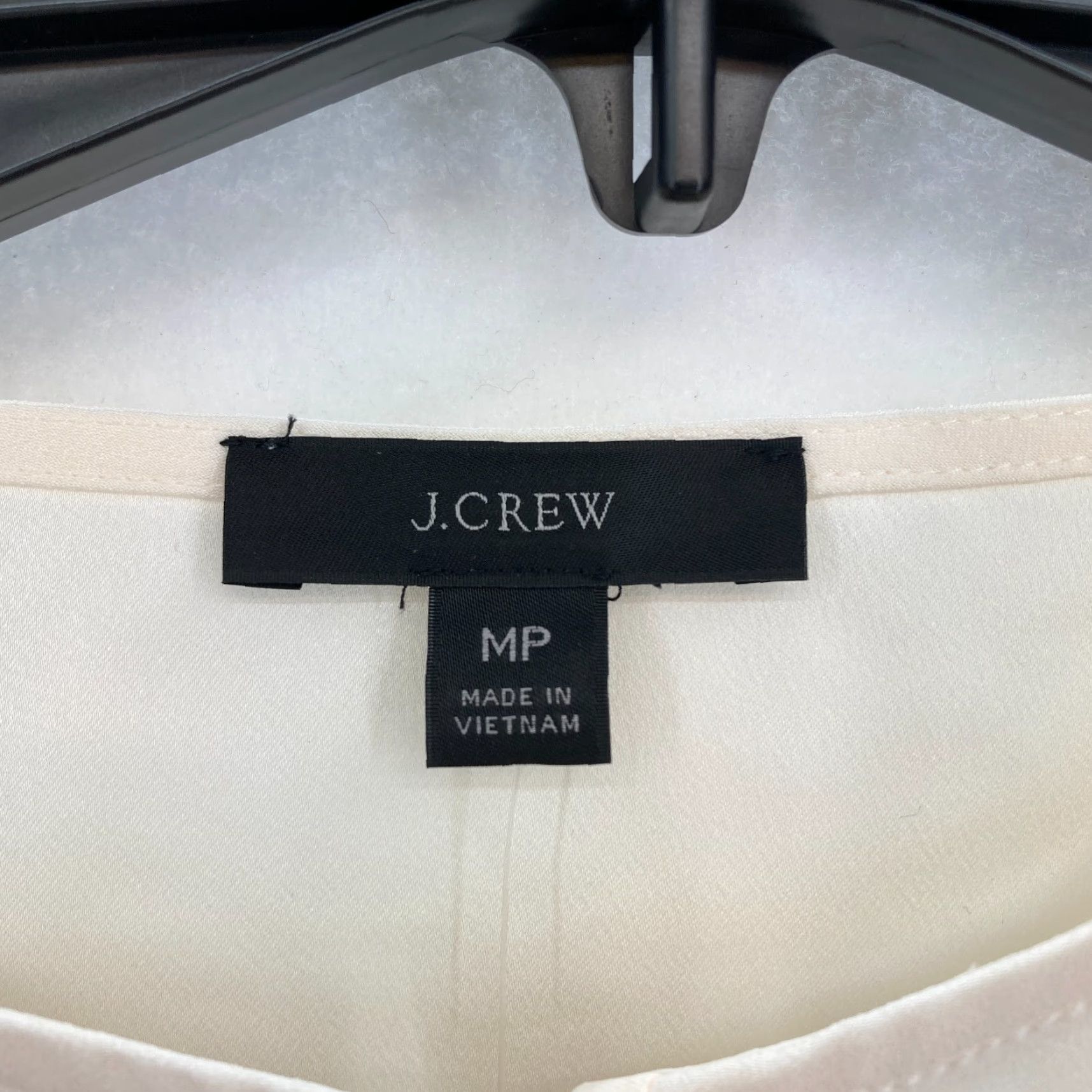 J.Crew **J.Crew Ivory Women's Petite Puff Sleeve Satin Crepe Top** User: J.Crew Ivory Women's Petite Puff Sleeve Satin Crepe Top Size M / US 6-8 / IT 42-44 - 5 Thumbnail