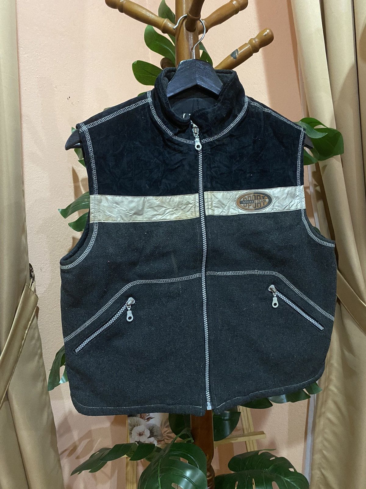 Disney × Mickey Mouse VINTAGE 90S MICKEY MOUSE VEST JACKET MADE IN JAPAN Size US S / EU 44-46 / 1 - 5 Thumbnail