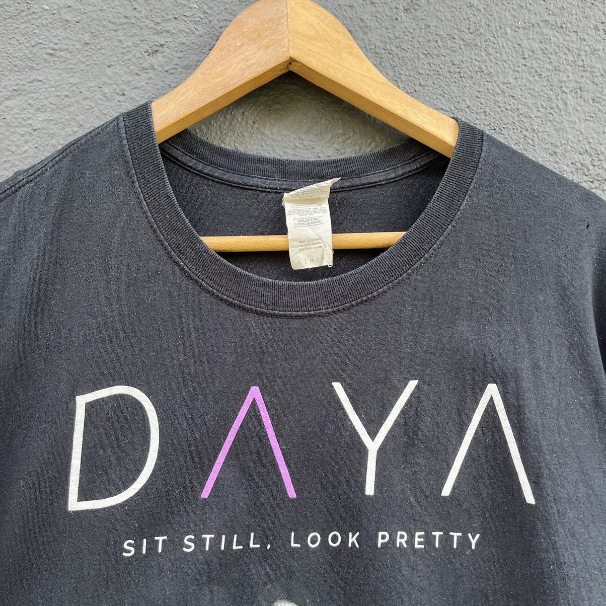 Band Tees Thrashed faded DAYA tour band tee Size US L / EU 52-54 / 3 - 4 Thumbnail