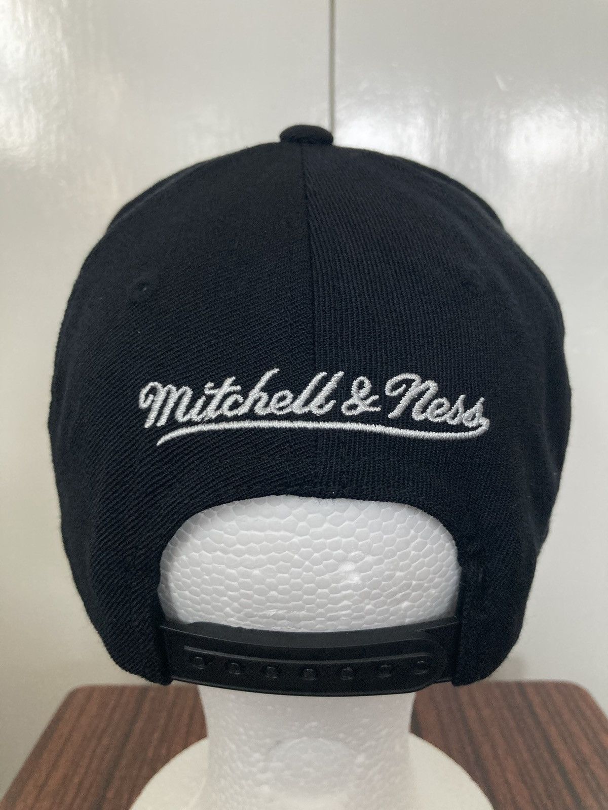 Mitchell & Ness LOS ANGELES KINGS LA MITCHELL & NESS SNAPBACK HAT CAP NHL Size ONE SIZE - 7 Thumbnail