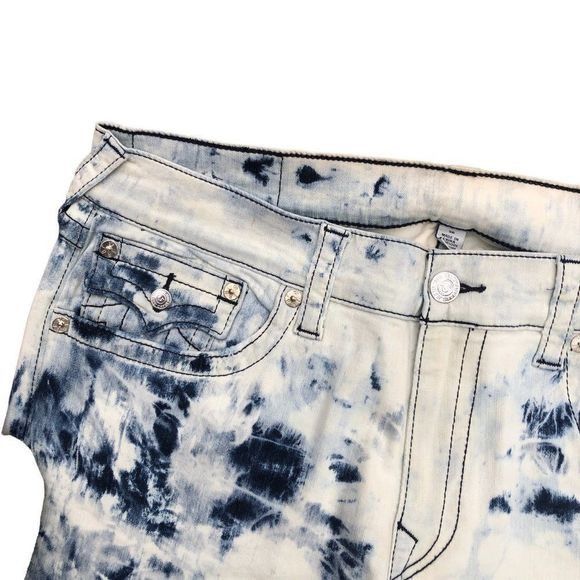 True Religion EXTREMELY RARE MISSPRINTED True Religion Jeans Size 38 Upsid Size US 38 / EU 54 - 11 Thumbnail