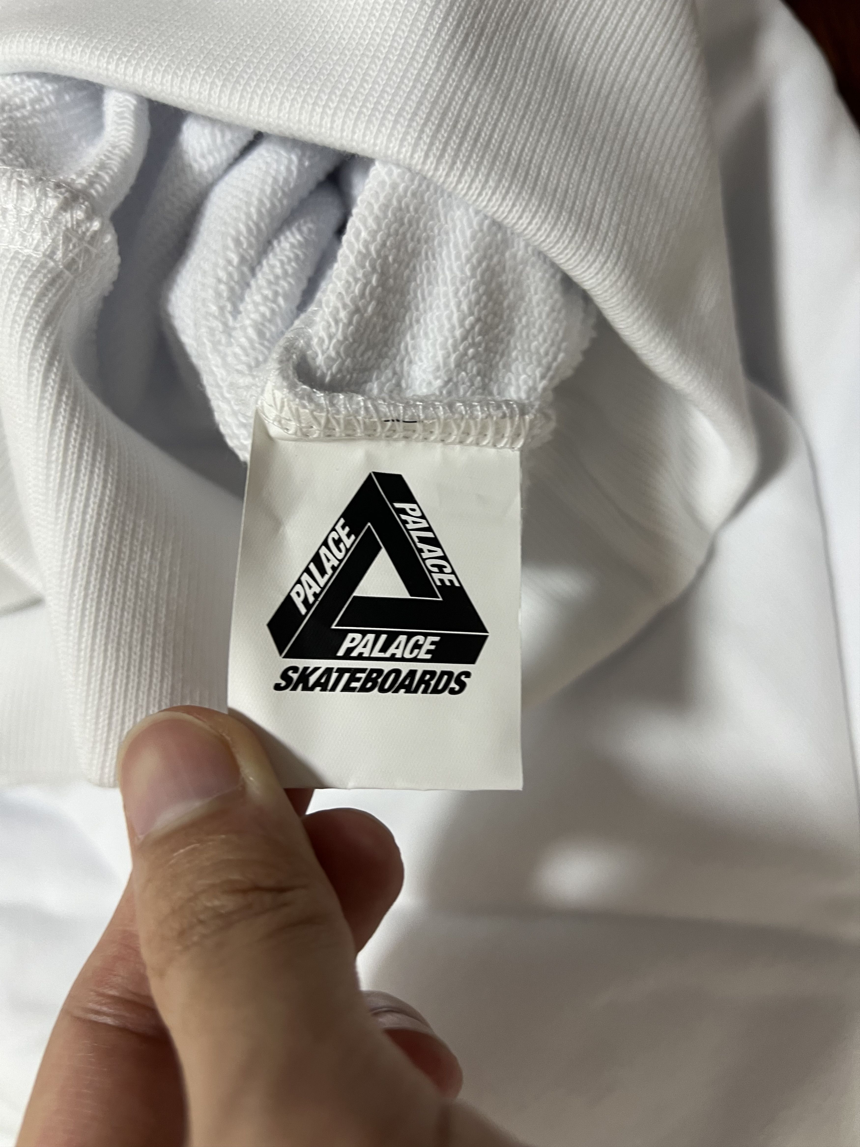 Palace 💚 2019 Palace Split P3 Crew White Large NEW Size US L / EU 52-54 / 3 - 9 Thumbnail