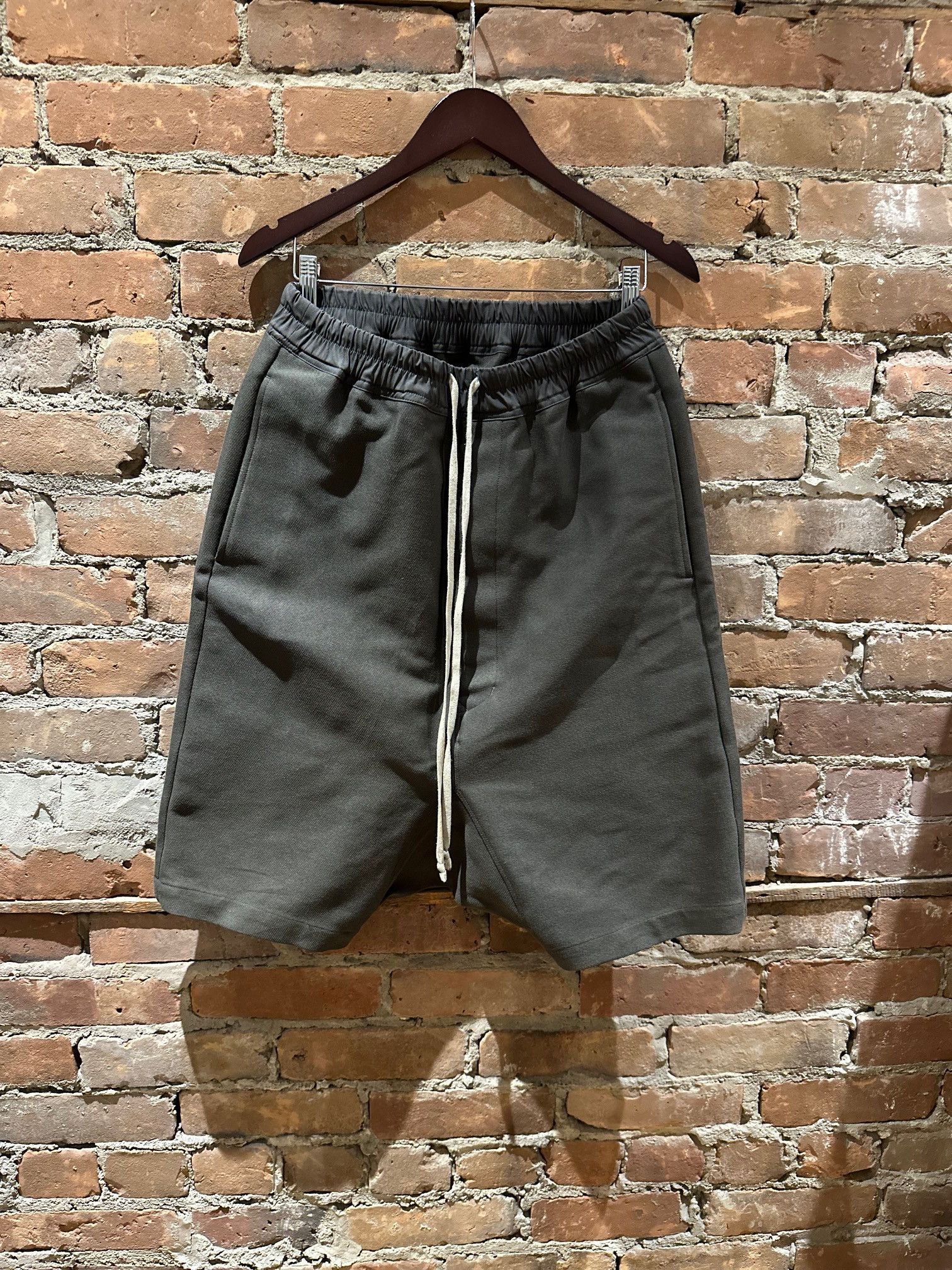 パンツ Rick Owens DRKSHDW Corduroy Pods Shorts Rick Owens DRKSHDW Men's' Drawstring Pods Shorts in Brown | LN-CC®