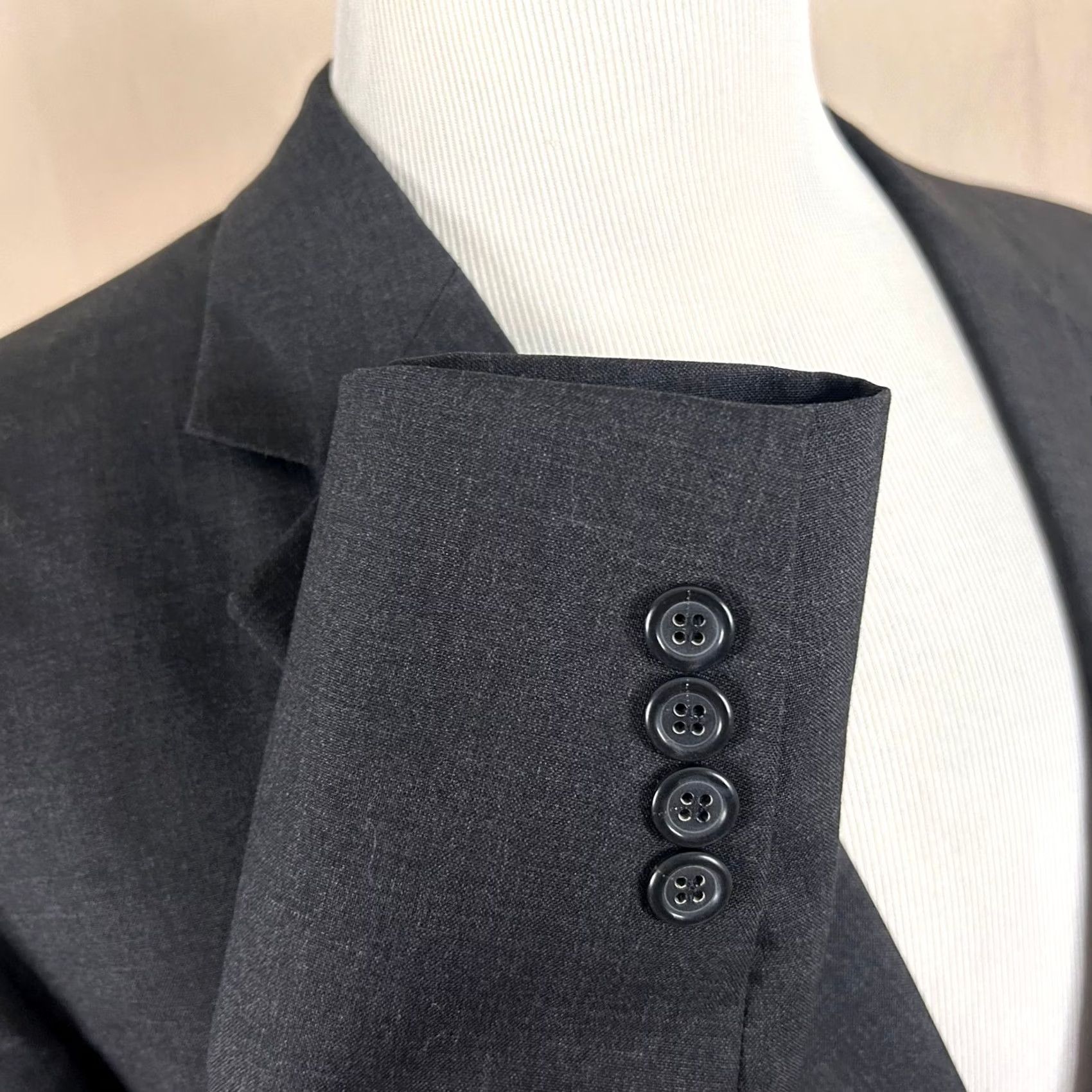 Jos. A. Bank Jos. A. Bank Suit 46R Charcoal Gray 100% Wool Two Button Vented Pleated Flat Front 40x30 Size 46R - 5 Thumbnail