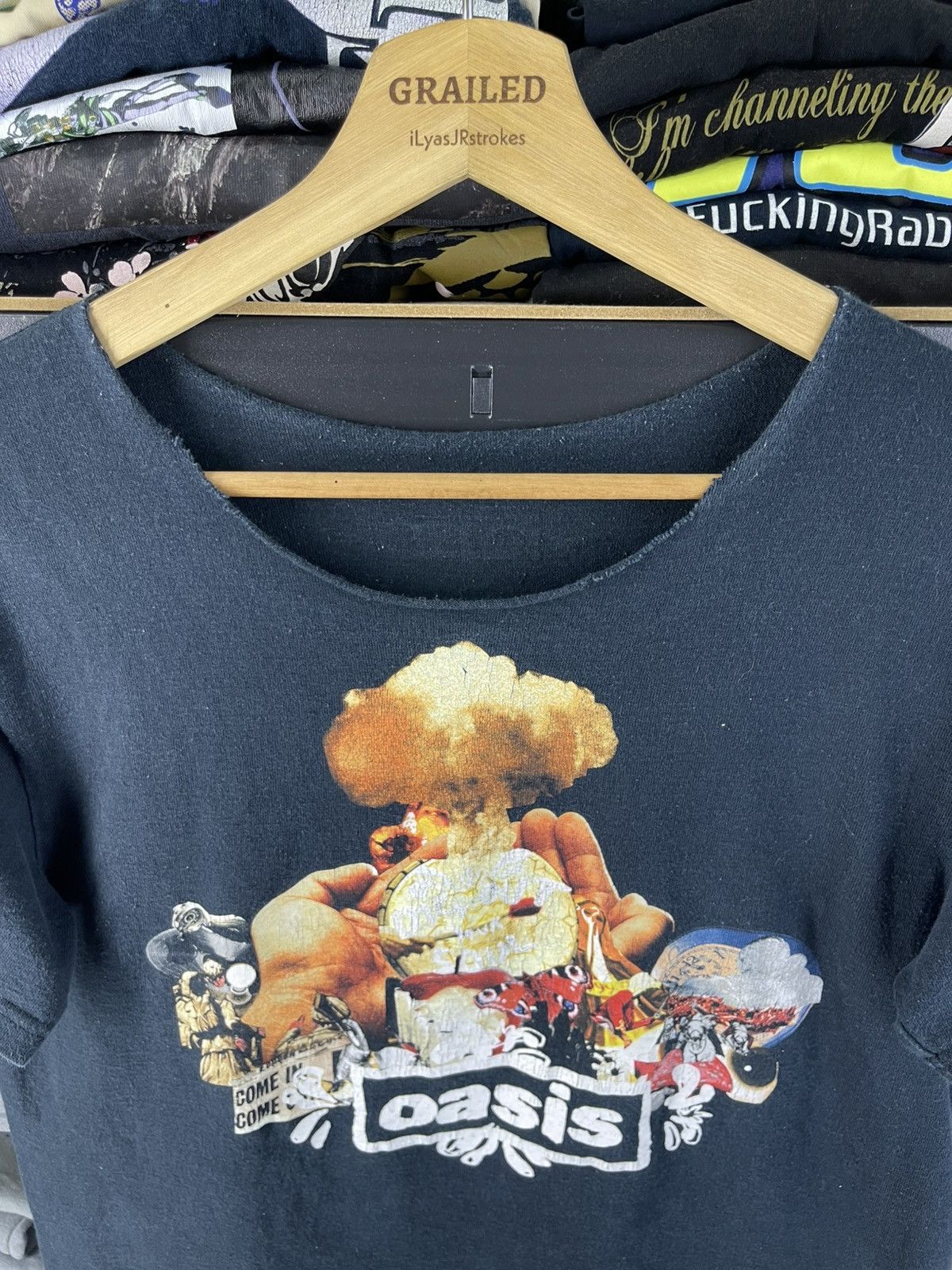 Band Tees 2000s vintage Oasis Dig Out Your Soul Atomic Collage t-shirt Size US M / EU 48-50 / 2 - 13 Thumbnail