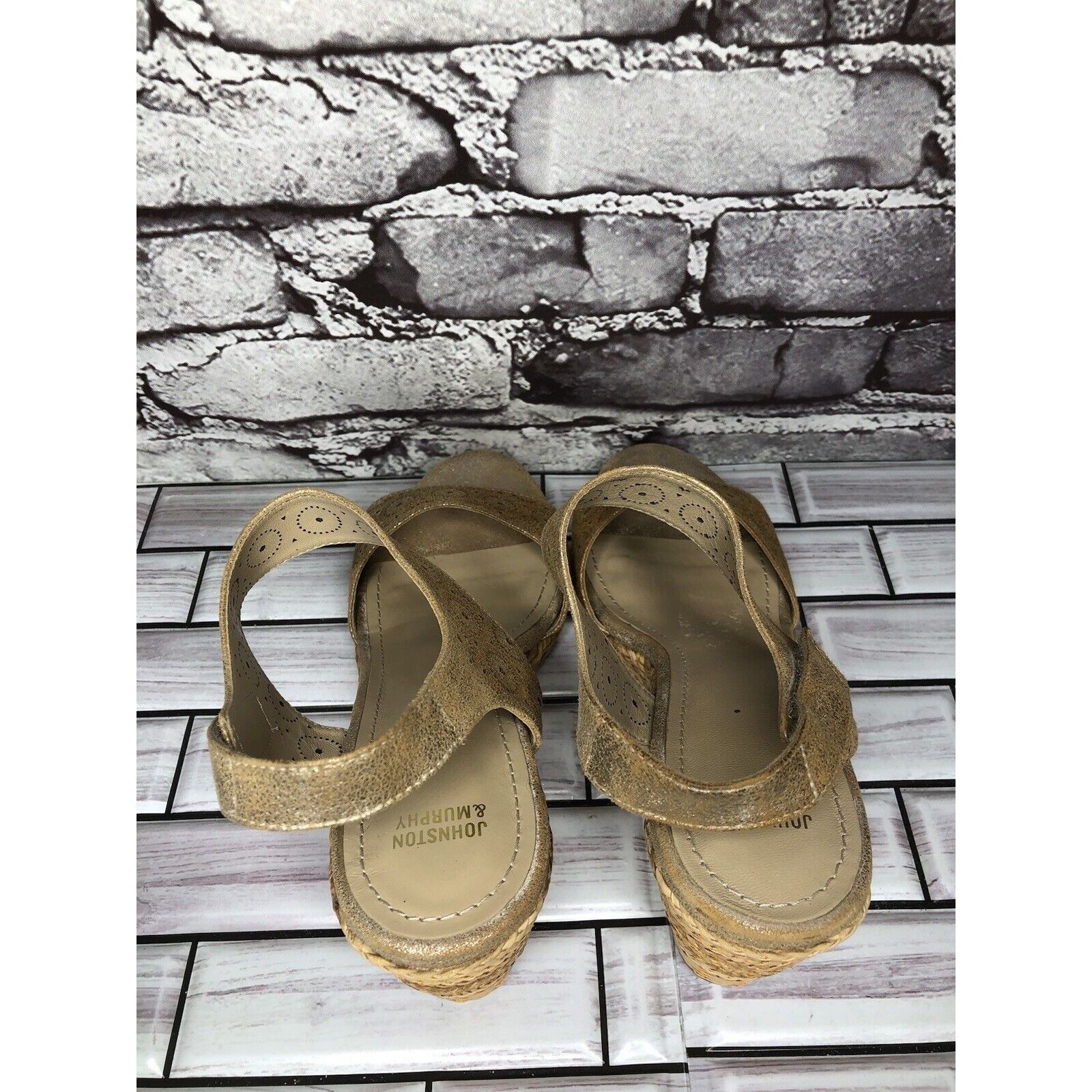 Johnston & Murphy Johnston & Murphy Georgiana Metallic Gold Leather Wedge Stra Size US 9.5 / IT 39.5 - 4 Thumbnail