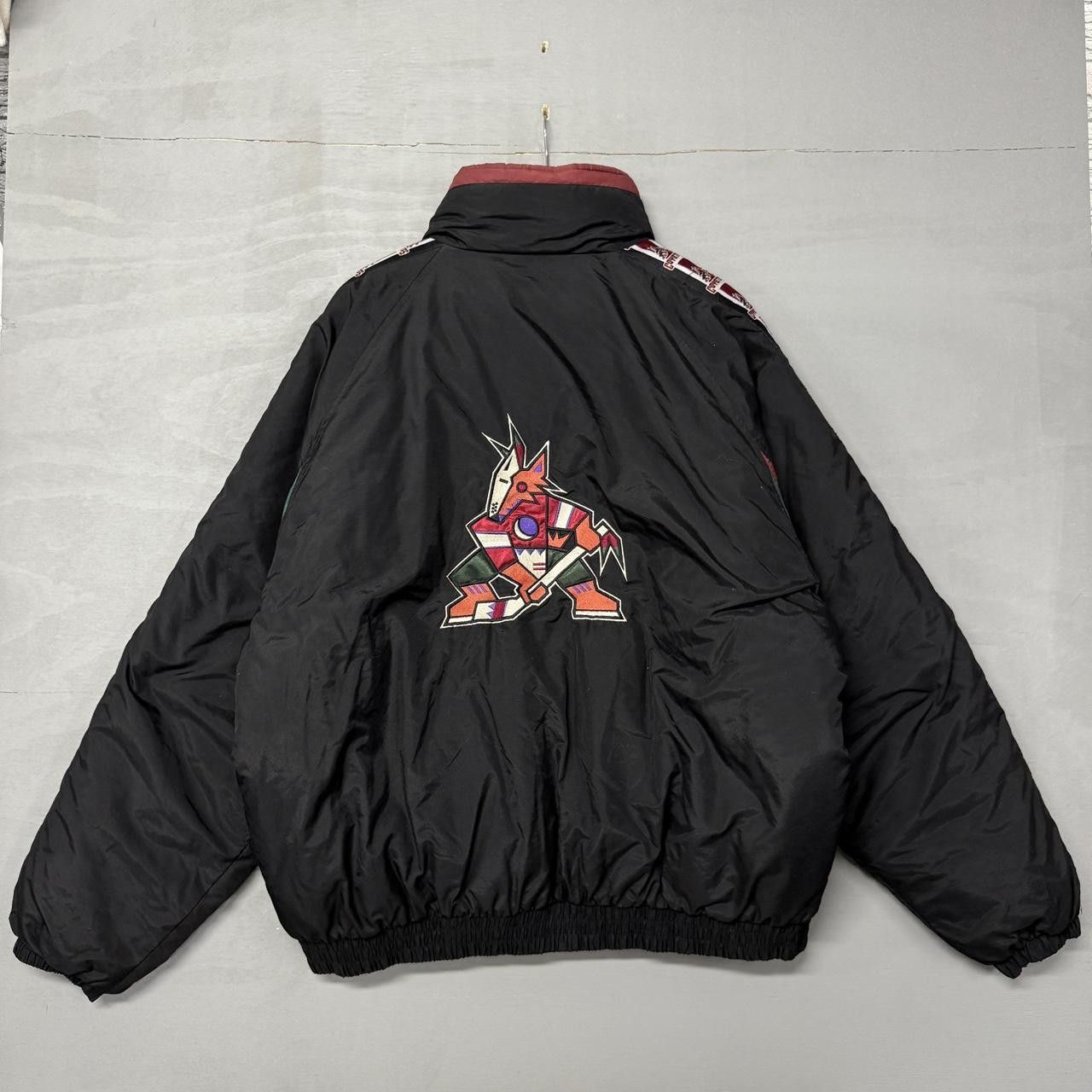 Pro Player × Starter Vintage Phoenix Coyotes Black Zip Up Puffer Jacket XXL Size US XXL / EU 58 / 5 - 2 Thumbnail