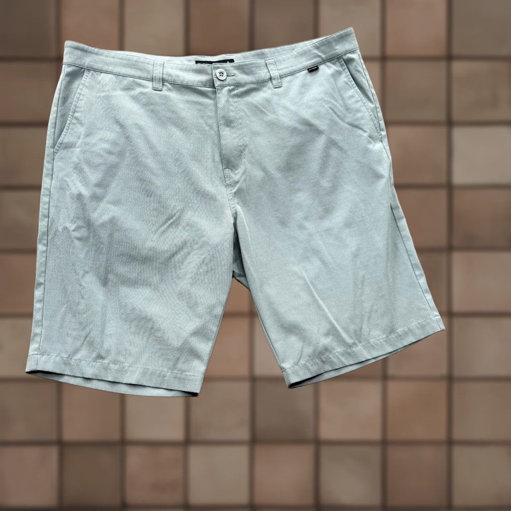 TravisMathew Travis Mathew Shorts Mens 40 Green Chino Stretch Golf 11 Inseam Casual Summer Size US 40 / EU 56 - 1 Thumbnail