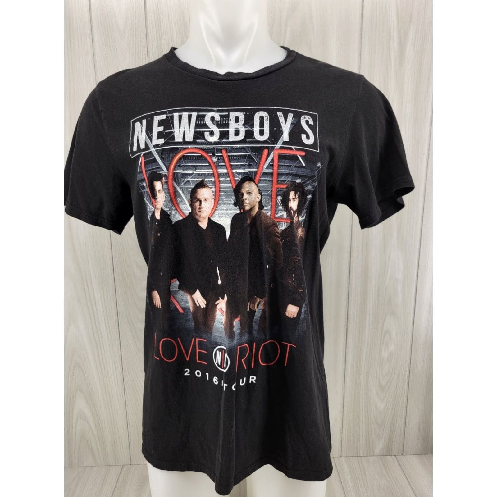 Vintage Newsboys Love Riot Tour 2016 T Shirt M Mens Black Size US M / EU 48-50 / 2 - 2 Thumbnail