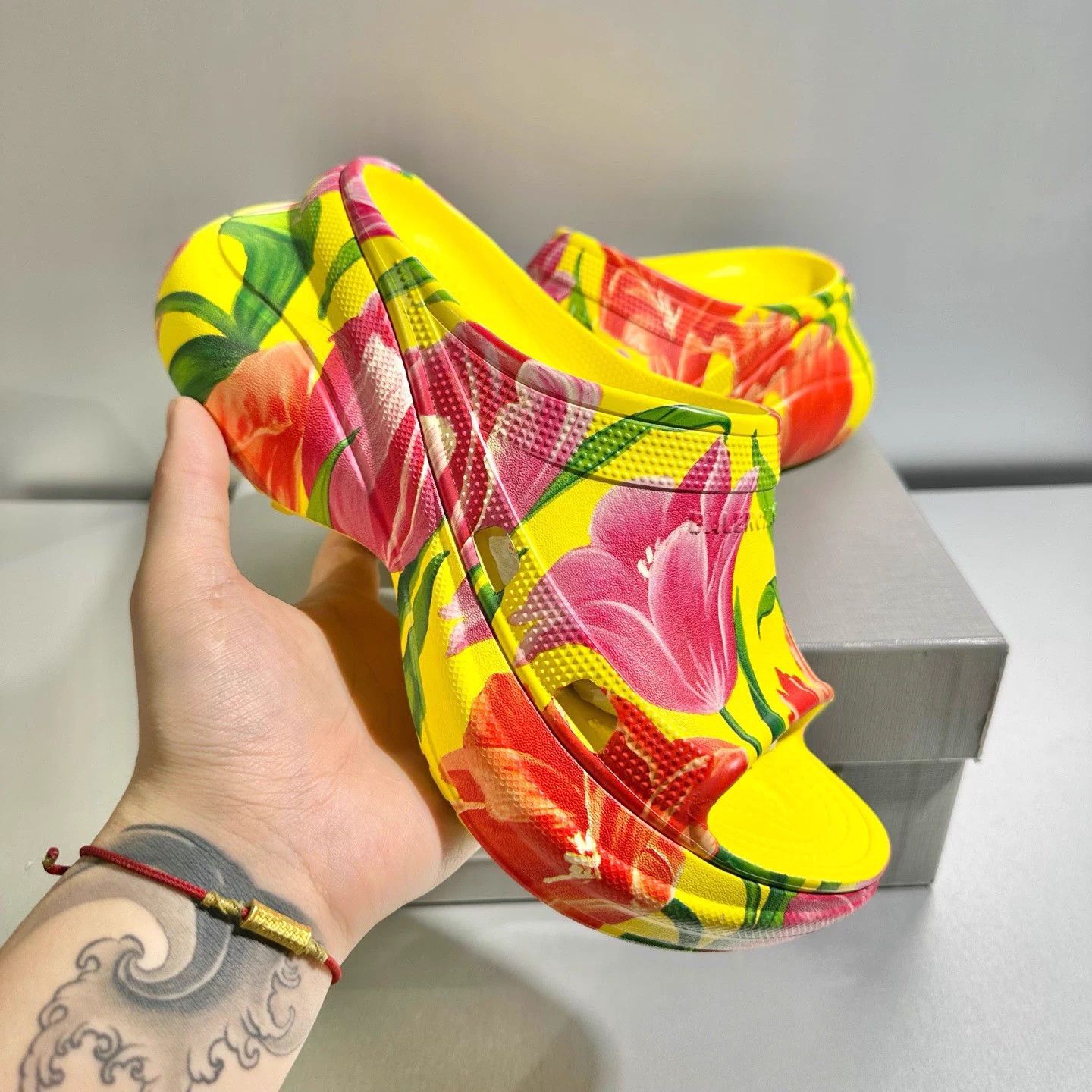 Balenciaga Balenciaga Crocs Slide 38 New with Box & Accs Size US 7 / IT 37 - 9 Thumbnail