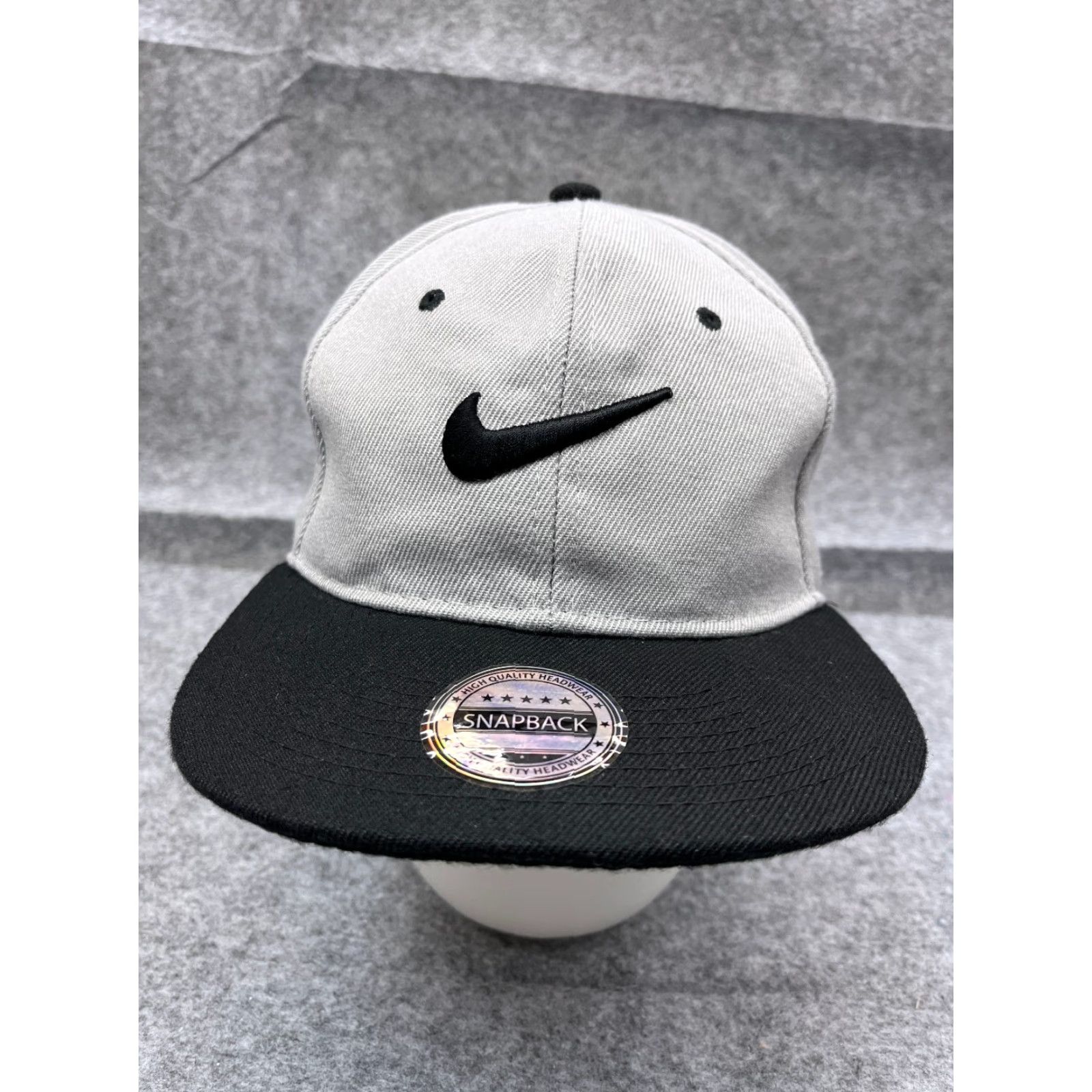 Nike Nike Hat Cap Snap Back Adult One Size Gray Black Cotton Polyester Twill Logo Outdoor Sports Adjustable Lightweight Casual Men Size ONE SIZE - 2 Thumbnail