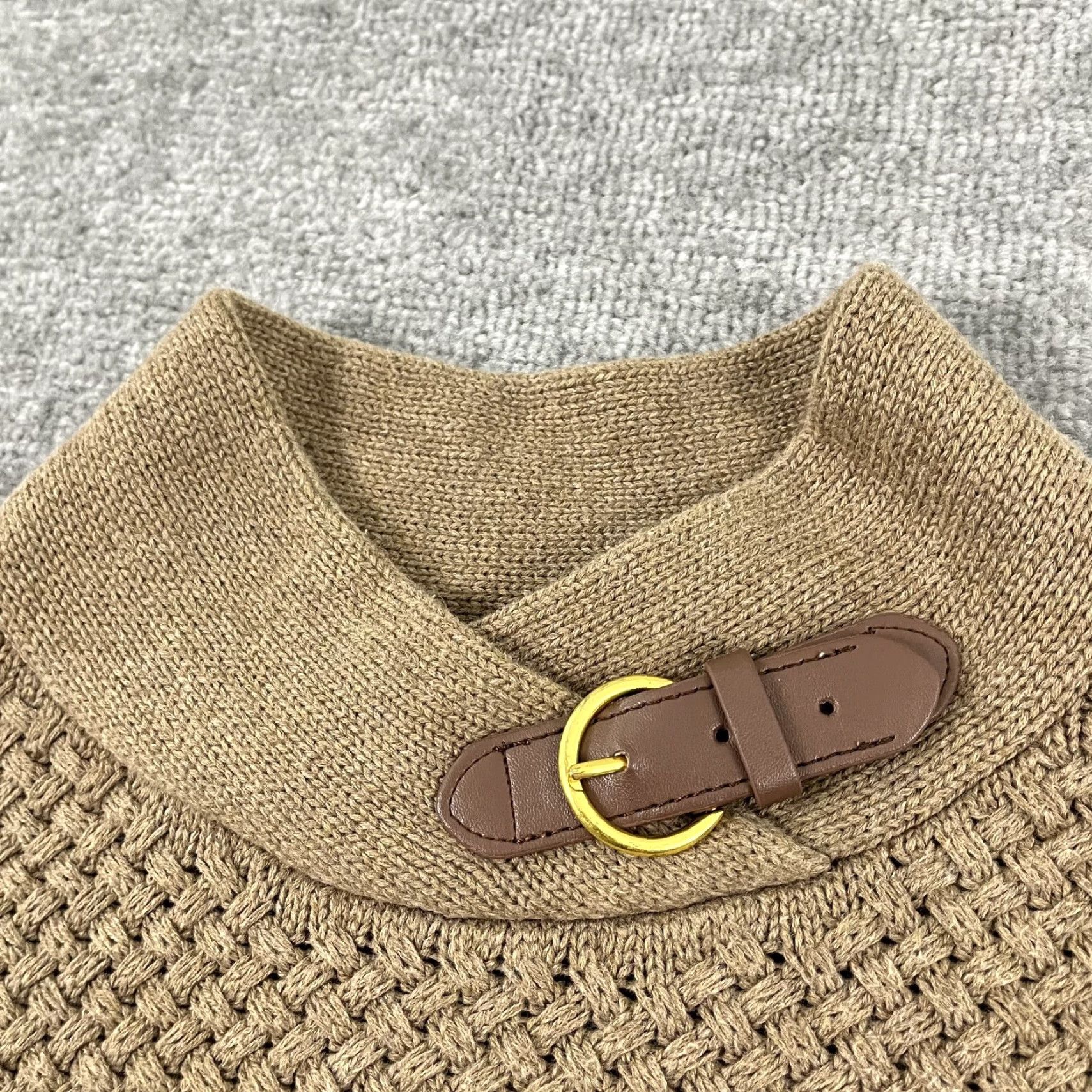 Banana Republic VINTAGEBNANA REPUBLIC Poncho Sweater Womens Small Brown Knit Strap Casual Old Money Size S / US 4 / IT 40 - 2 Thumbnail