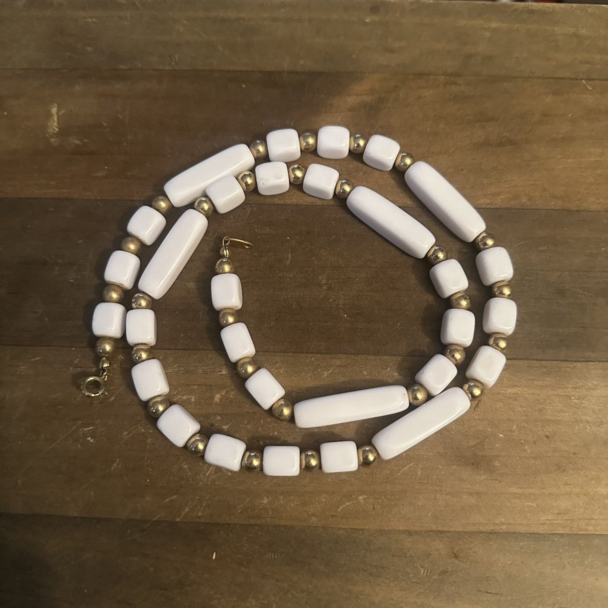 Vintage Vintage Trifari white lucite bead necklace Size ONE SIZE - 2 Thumbnail