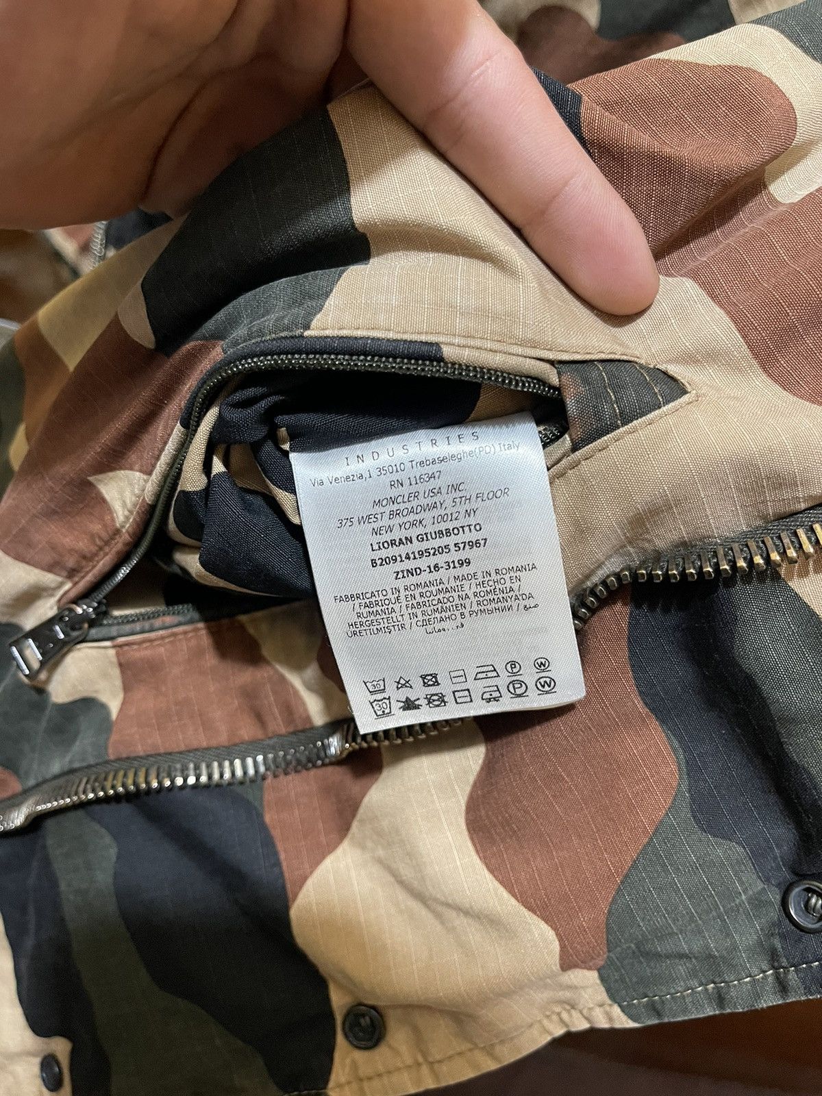 Moncler Moncler Lioran guibbotto camouflage Size US M / EU 48-50 / 2 - 5 Thumbnail