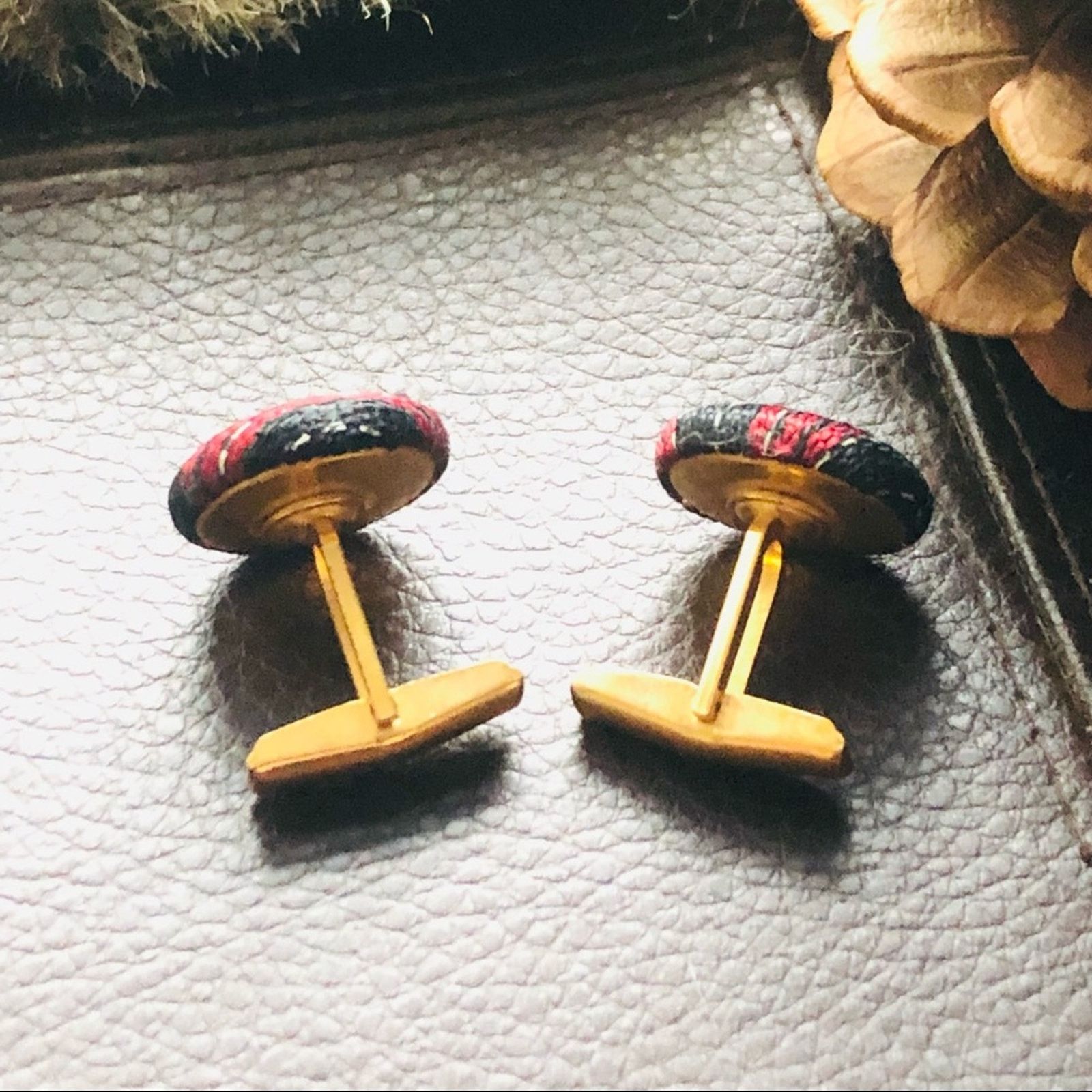 Vintage Vintage round red/black and silver fabric covered cuff links Size ONE SIZE - 3 Thumbnail