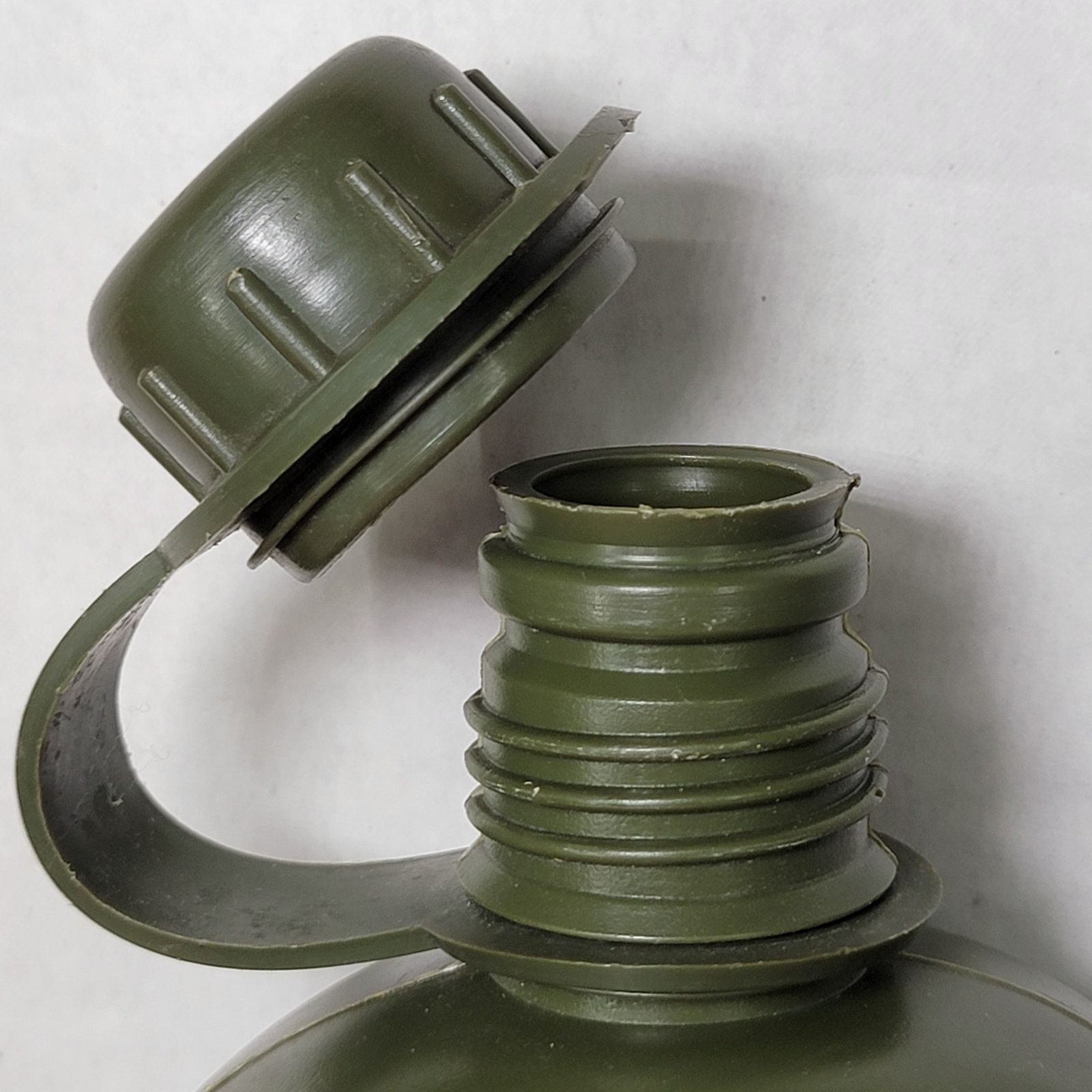 Other Army Green Plastic Water Canteen w/ Screw On Lid Size ONE SIZE - 5 Thumbnail