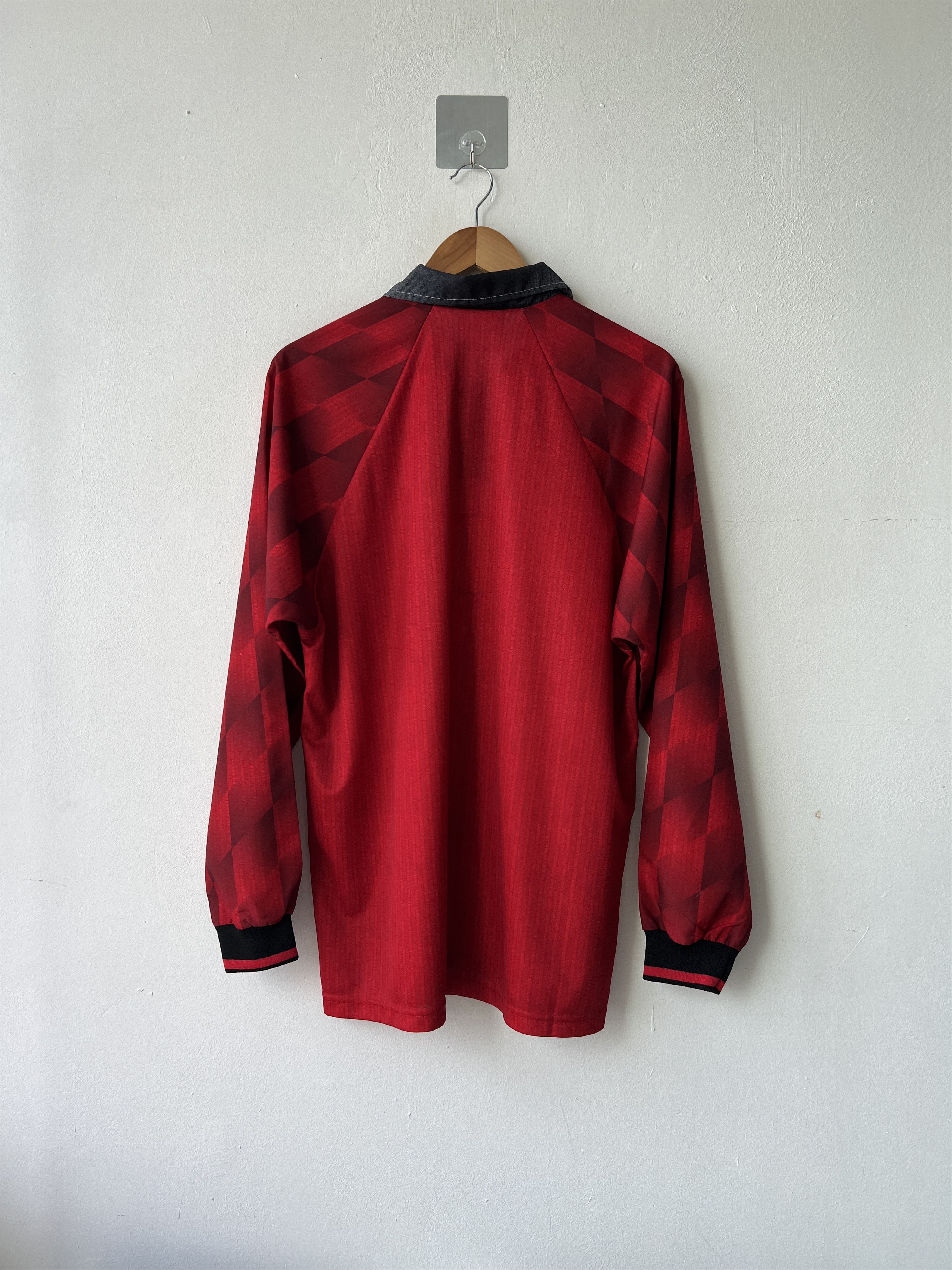Umbro (L) Manchester United 1996-98 Home Long Sleeve Kit Size US L / EU 52-54 / 3 - 2 Thumbnail