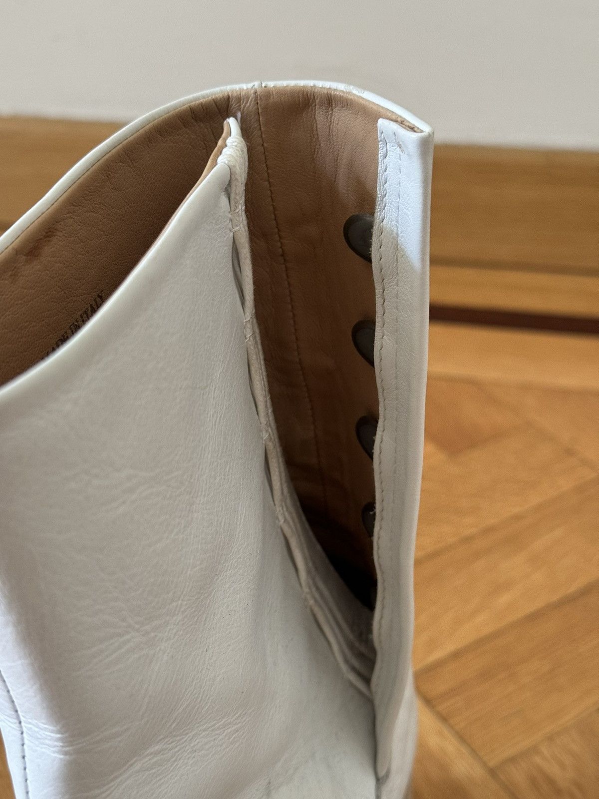MAISON MARGIELA white ankle tabi