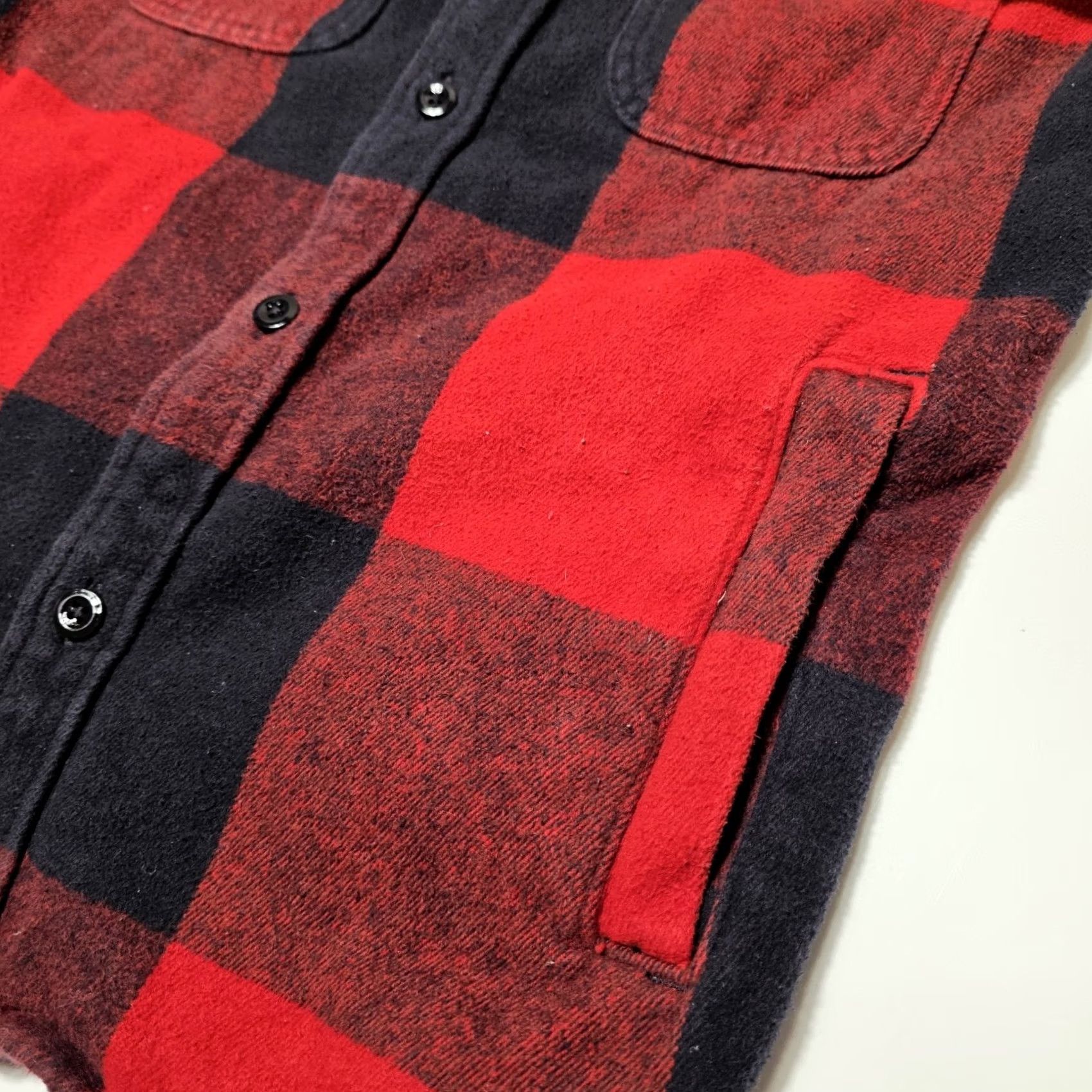 Abercrombie & Fitch Abercrombie & Fitch Shirt XS Men Red Plaid Heavyweight Flannel Button-Up with Pockets Size US XS / EU 42 / 0 - 2 Thumbnail