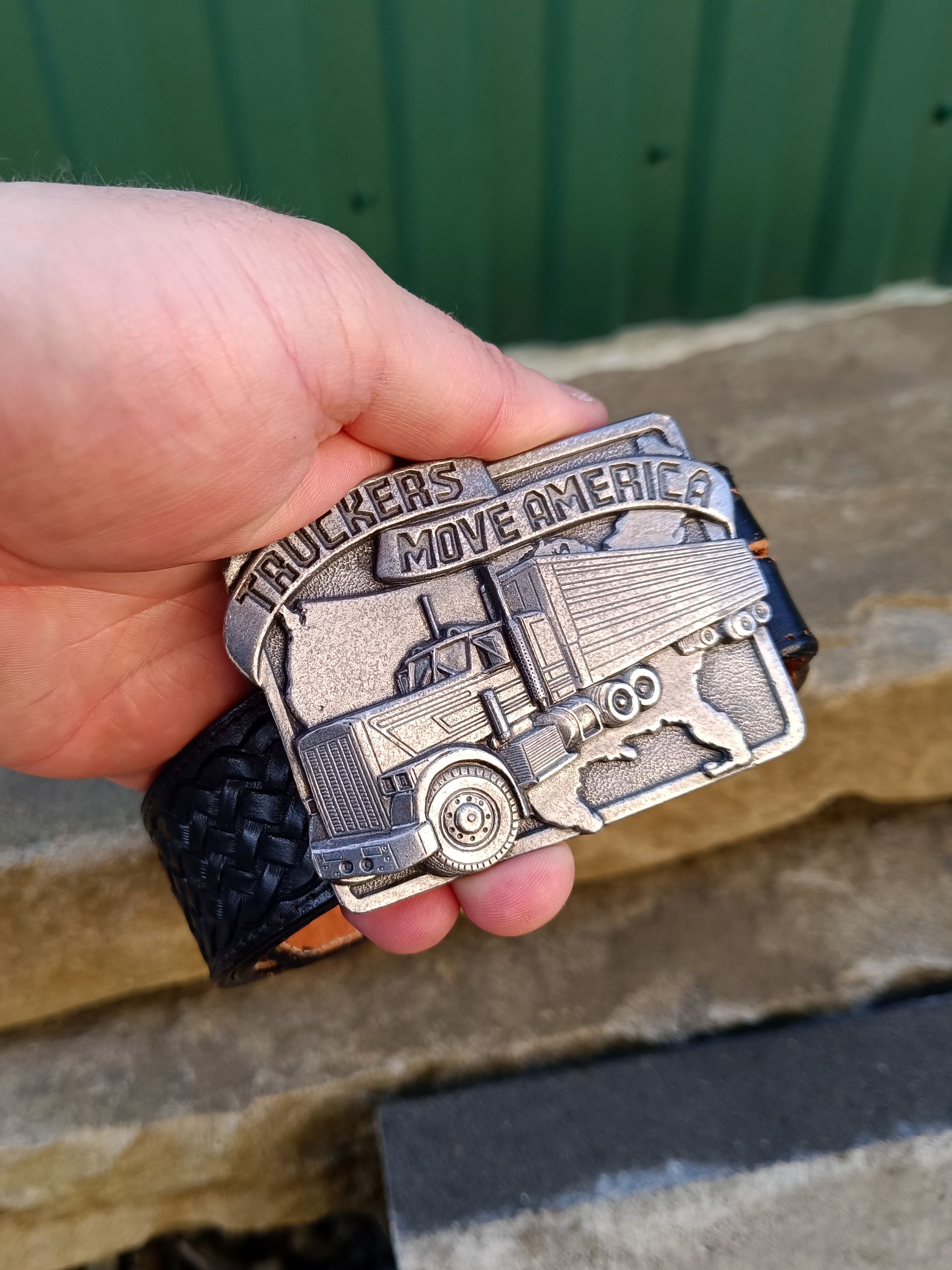 Vintage Vintage trucker belt buckle 1983 Truckers Move America Size 36 - 2 Thumbnail
