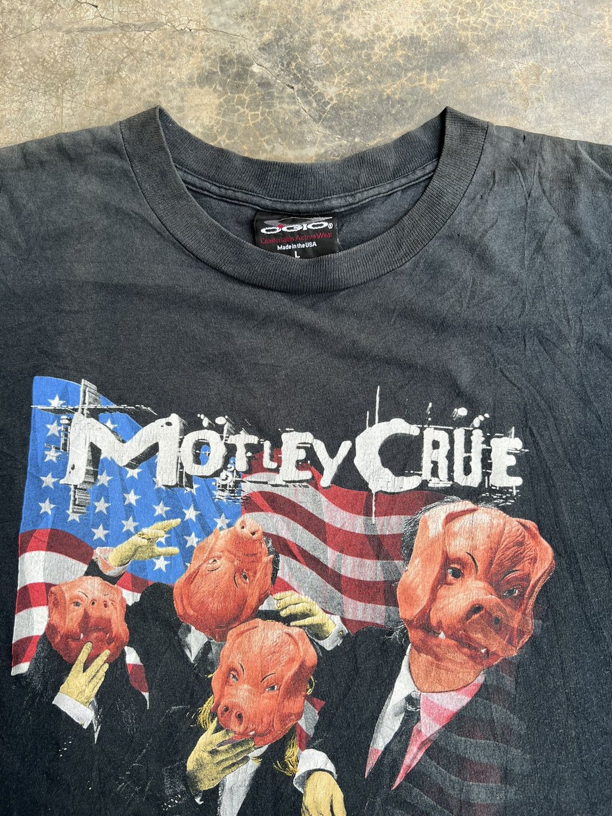 Band Tees (L) Vintage 1997 Motley Crue Generation Swine Pig Band Tees Size US L / EU 52-54 / 3 - 6 Thumbnail