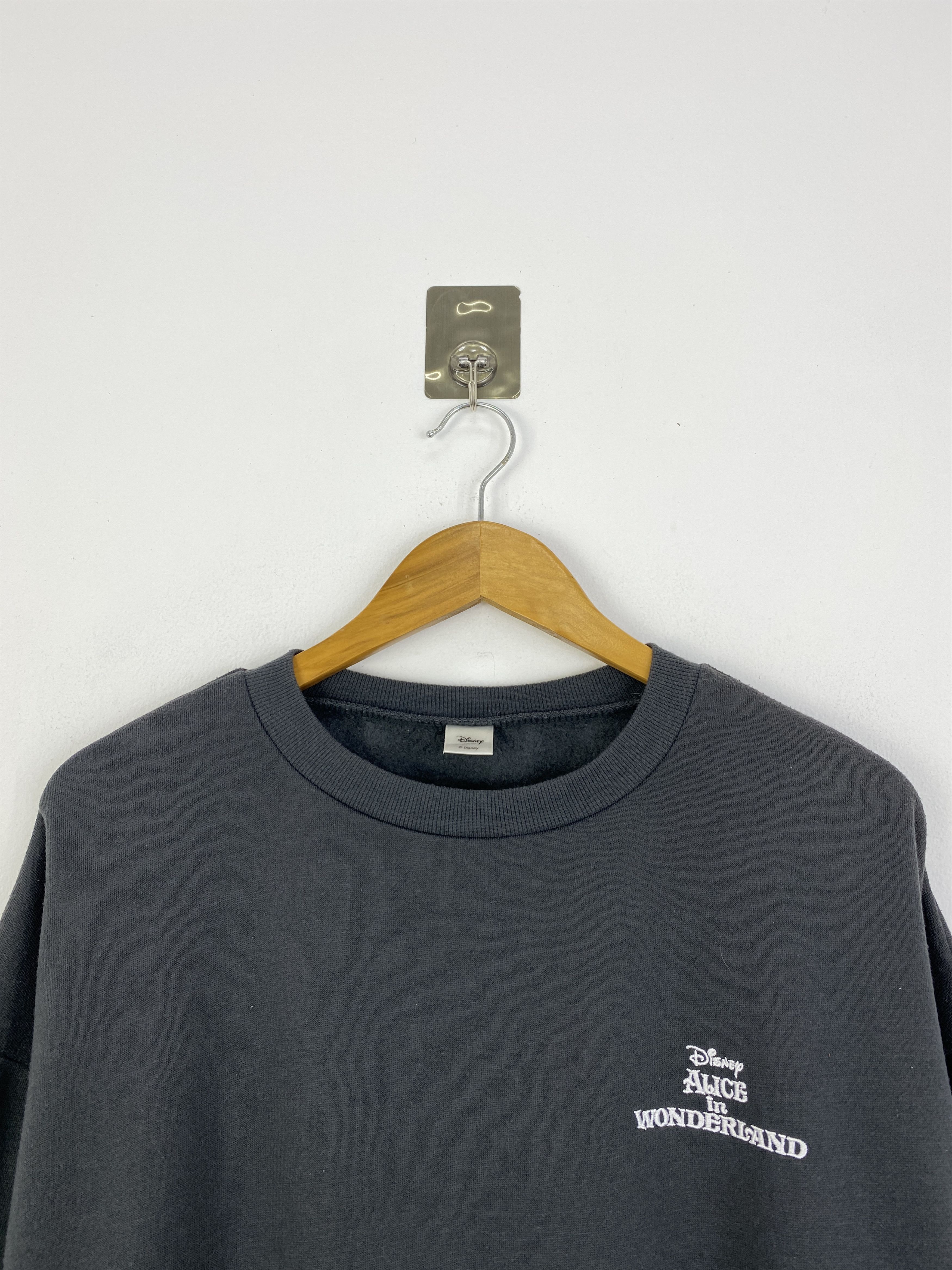 Disney Vintage Disney Alice In Wonderland Backhit Sweatshirt SH0041 Size US XL / EU 56 / 4 - 4 Thumbnail