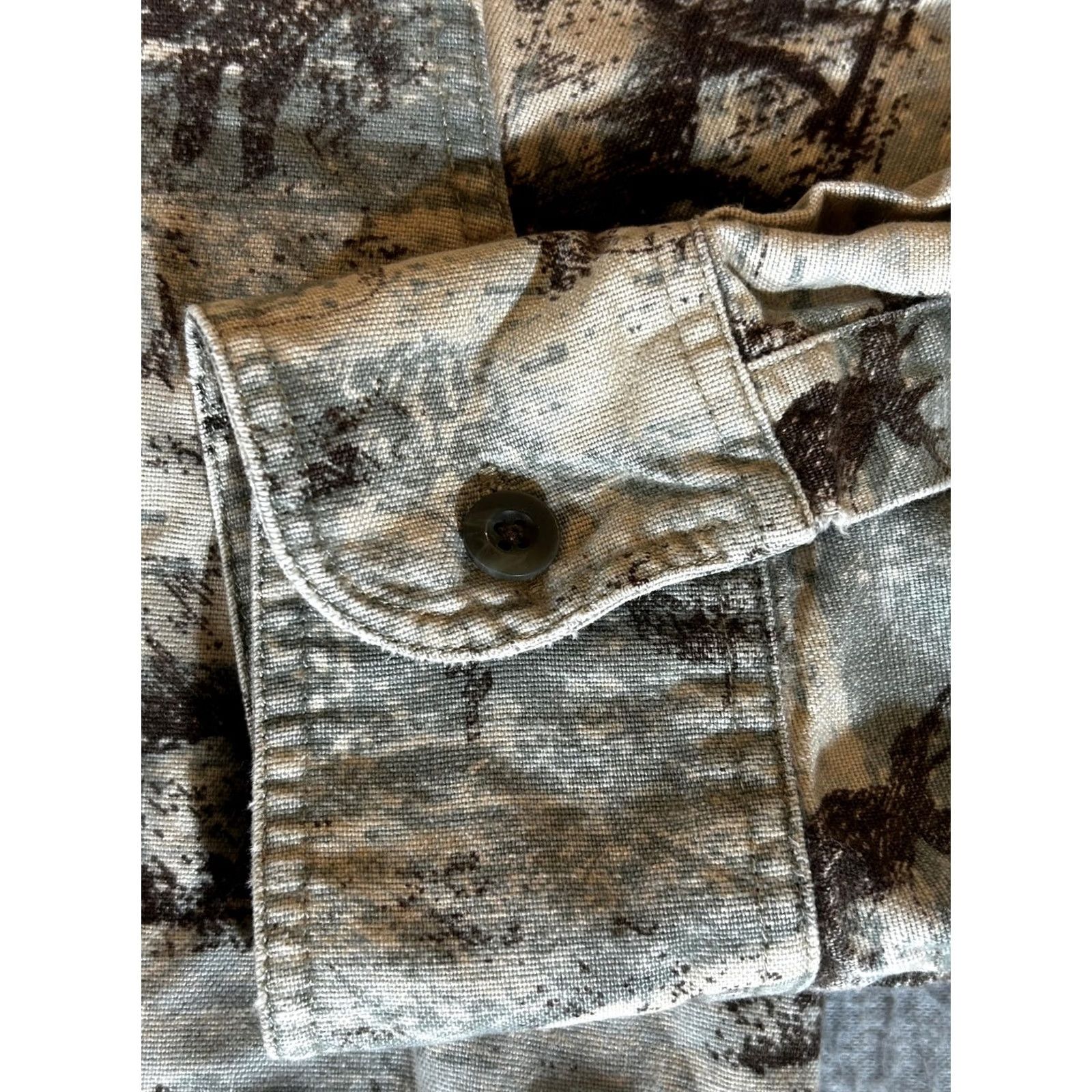 Vintage Cabela's Deerskin Soft Chamois Shirt Mens XLT Long Sleeve Button-Up Print Deer Graphic Casual Fall Hunting Outdoors Gray/Beige 100% Cotton Size US XL / EU 56 / 4 - 2 Thumbnail