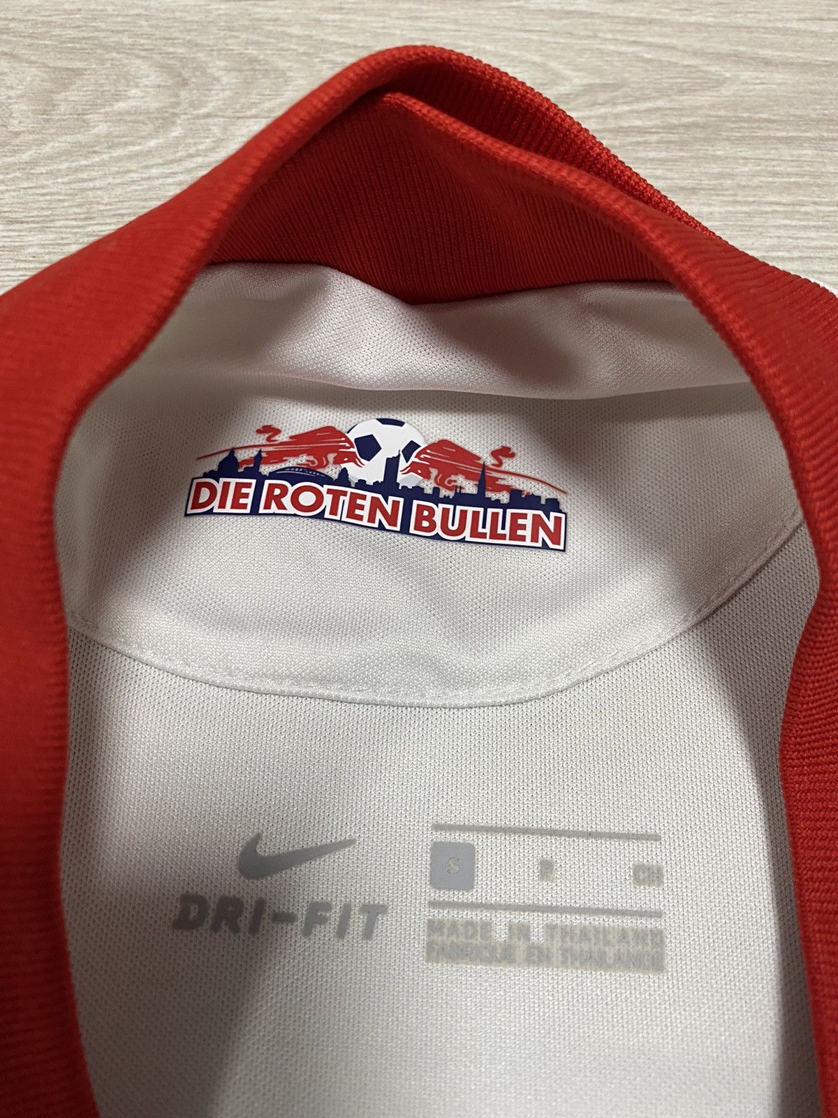 Nike RED BULL LEIPZIG 2020 2021 HOME FOOTBALL SOCCER JERSEY NIKE Size US S / EU 44-46 / 1 - 6 Thumbnail