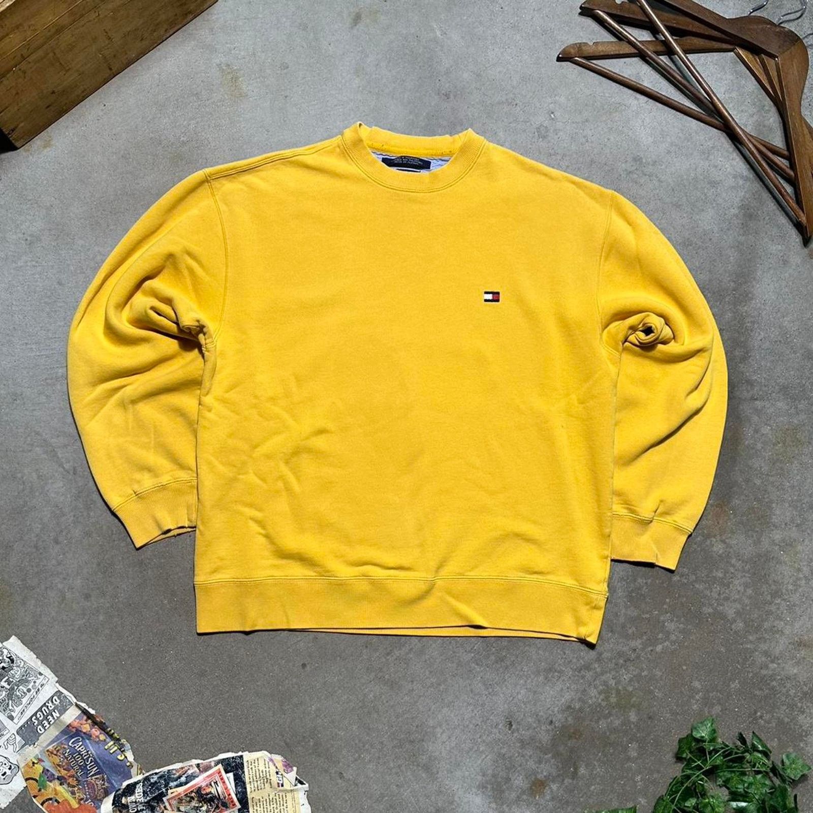 Tommy Hilfiger Vintage 90s Tommy Hilfiger Embroidered Crewneck Sweatshirt Size US M / EU 48-50 / 2 - 1 Thumbnail