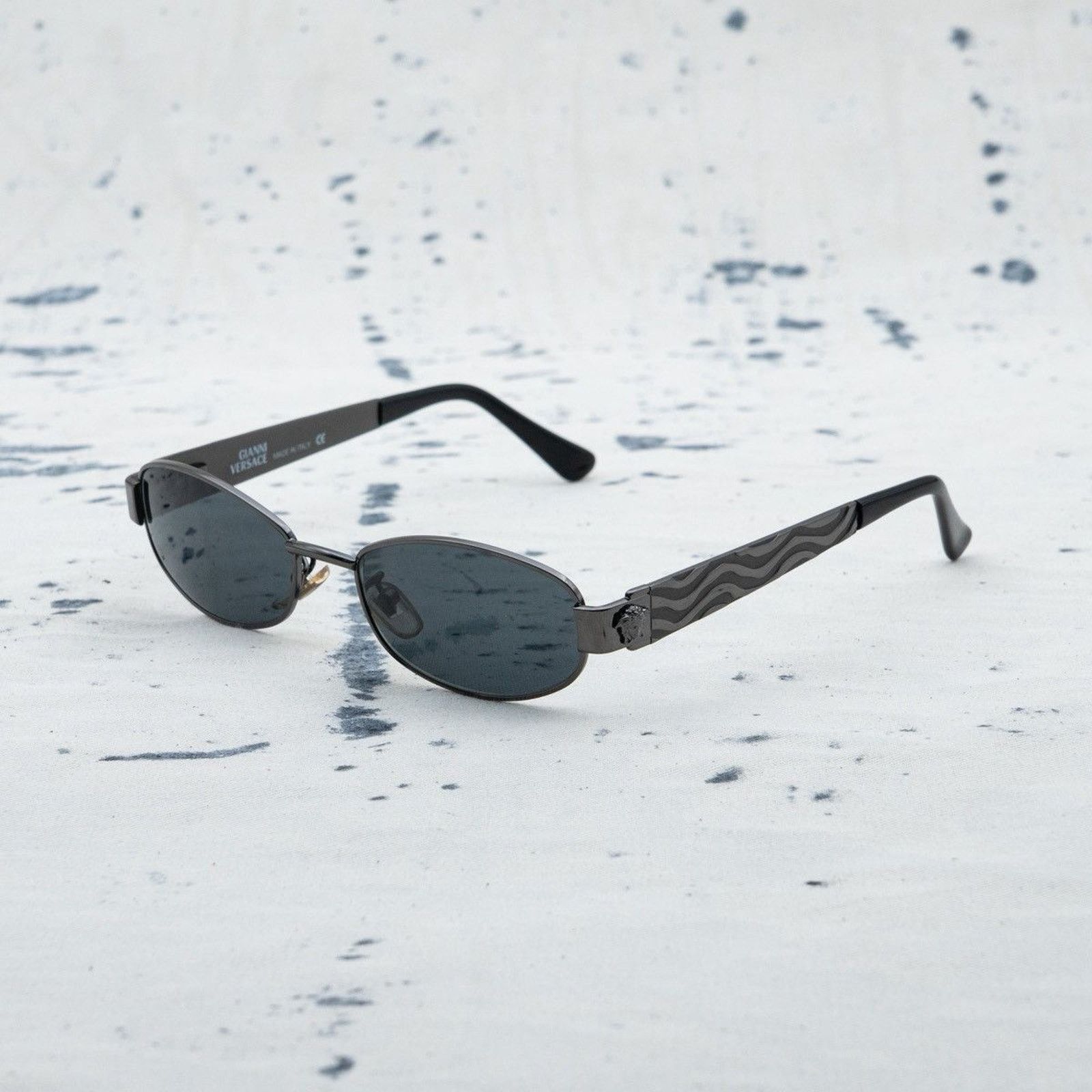 Versace × Vintage GIANNI VERSACE MOD 3047 Oval Silver Blue 