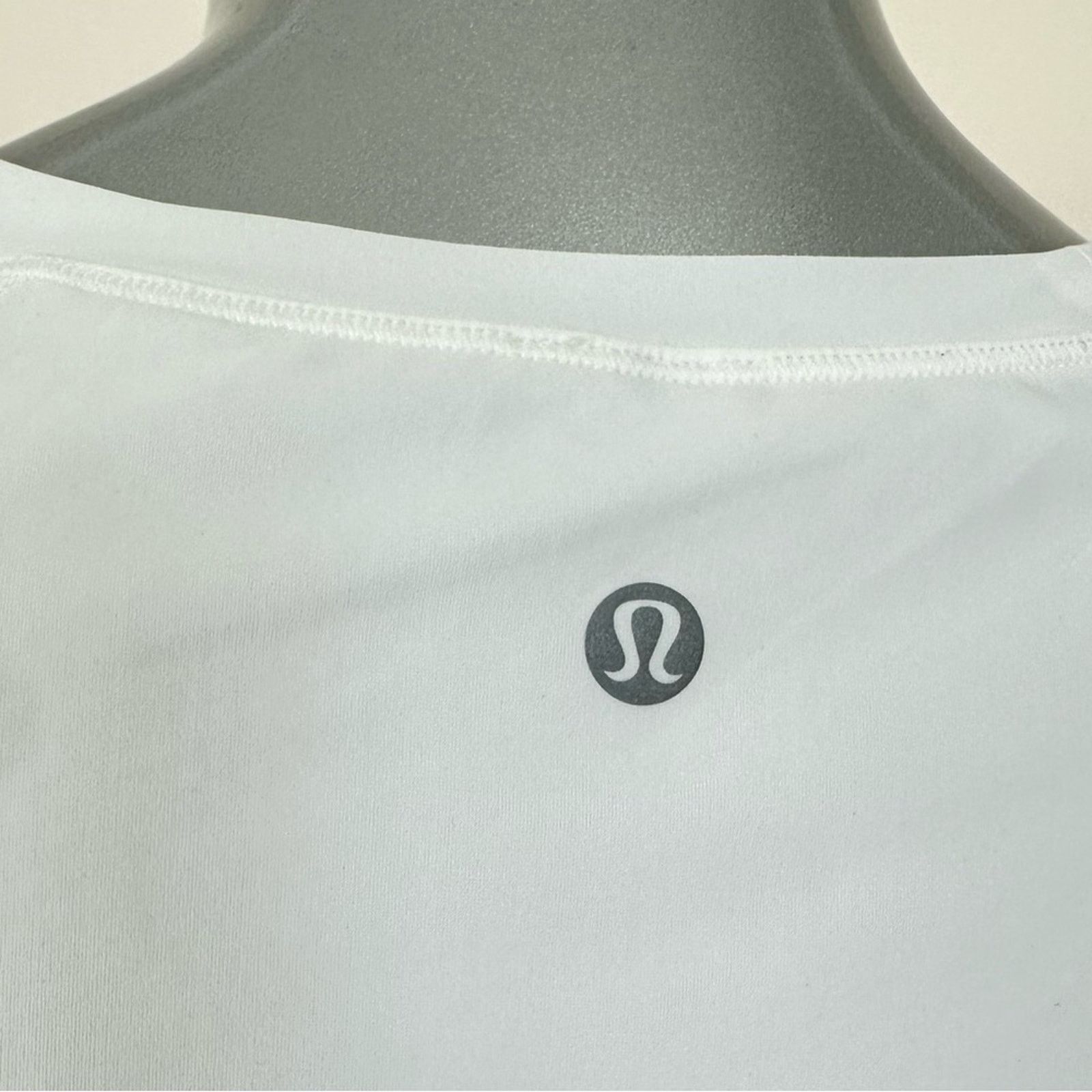 Lululemon Lululemon women T-shirt size 6 Size M / US 6-8 / IT 42-44 - 4 Thumbnail