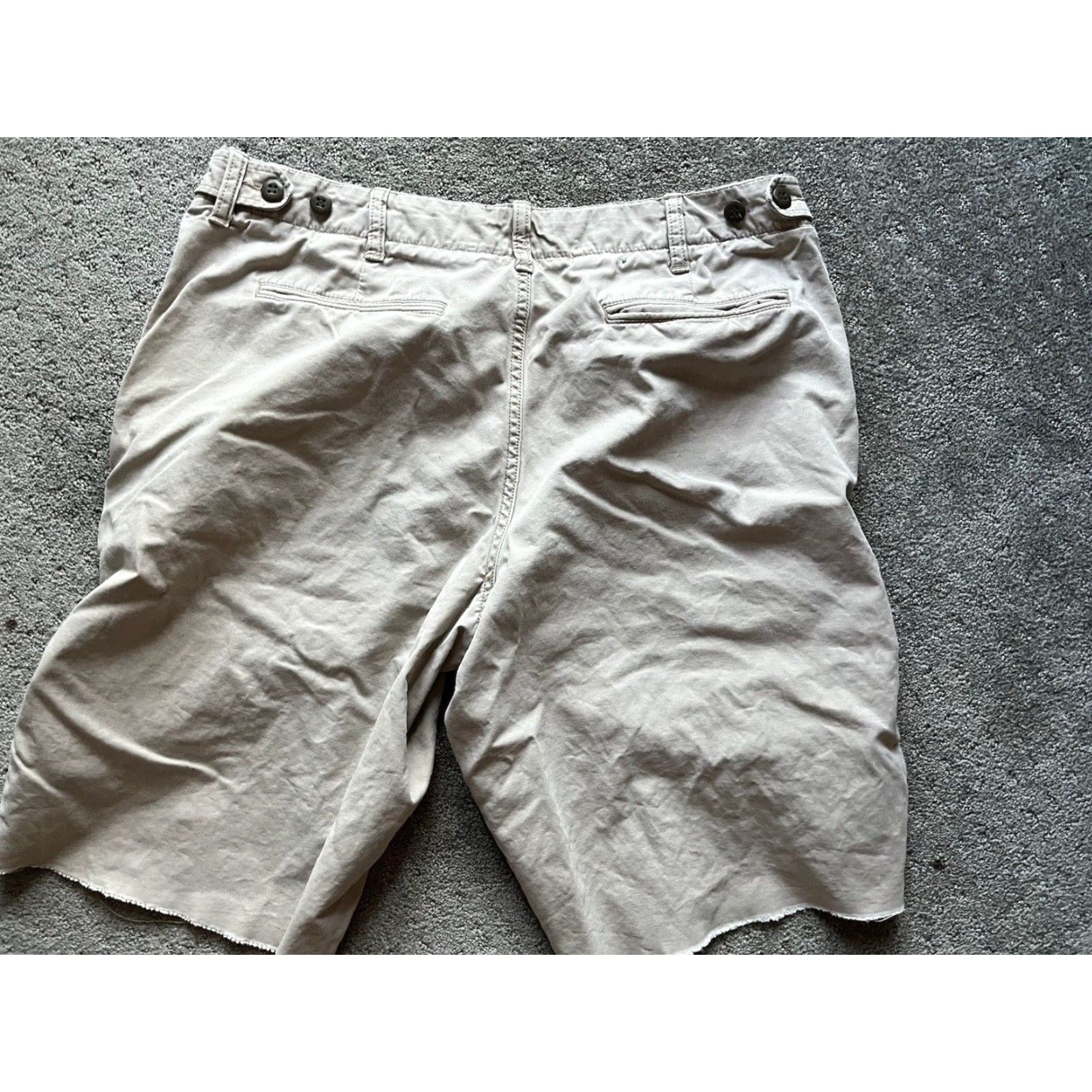 Gap VINTAGE Gap Shorts Mens 33 Khaki Flat Front Raw Hem Relaxed Fit Chino 90s Preppy Retro Casual Travel Beige Cotton Shorts Mens accessories: Pockets Size US 33 - 2 Thumbnail