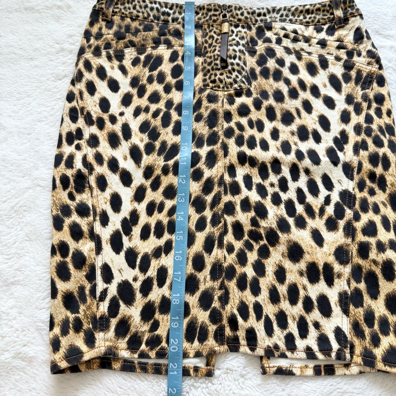 Just Cavalli Just Cavalli leopard print skirt size 42IT or 6US Authentic Size 28" / US 6 / IT 42 - 8 Thumbnail