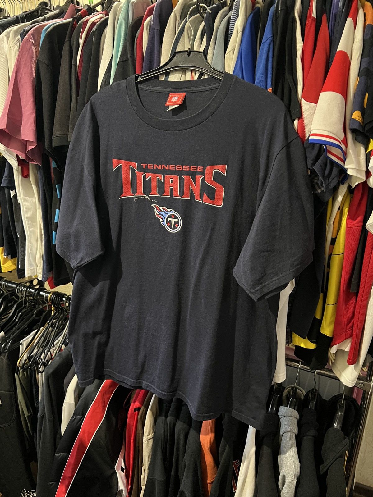 Band Tees × NFL × Vintage NFL VINTAGE TENNESSEE TITANS BAND LOGO AOP AMERICAN FOOTBALL Size US XXL / EU 58 / 5 - 1 Thumbnail