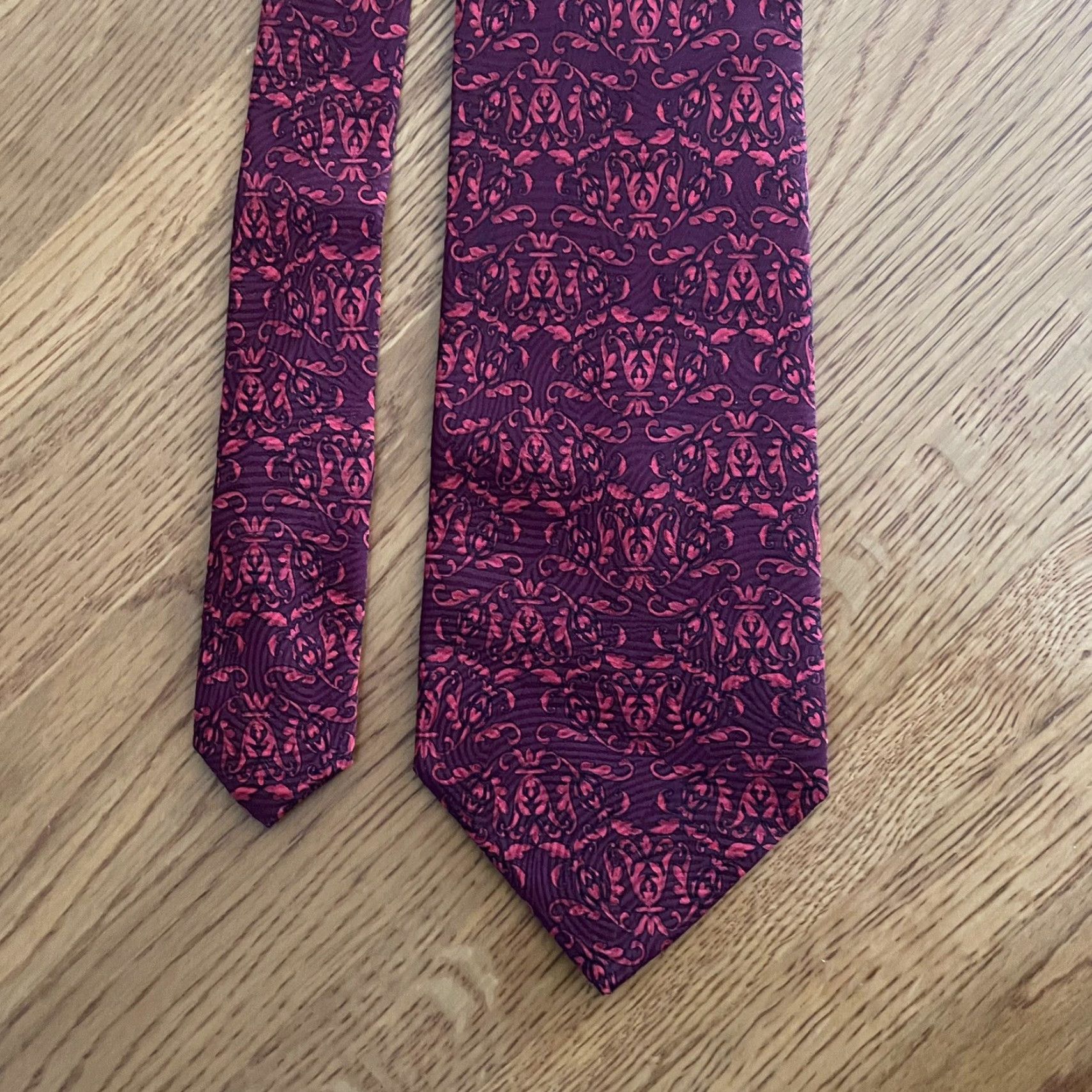 Versace VINTAGE Versace Tie Men One Size Red Silk Barocco Baroque Floral Vine Pattern 1990s Italy Size ONE SIZE - 2 Thumbnail