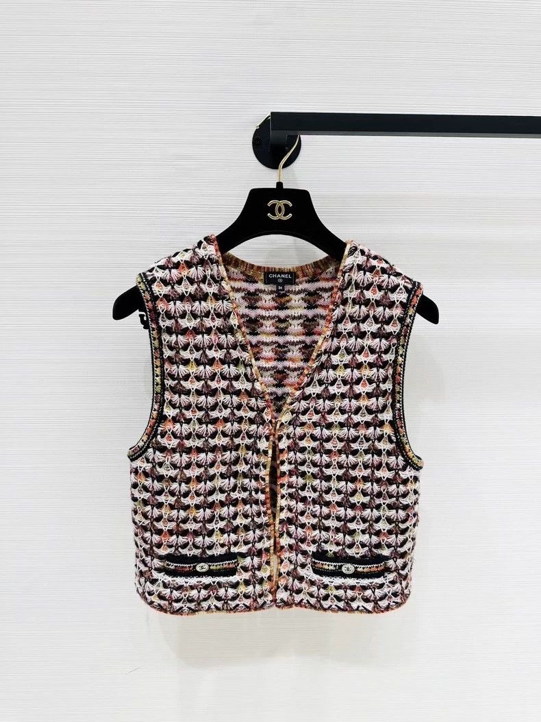 Chanel Chanel 23a thick line brown braided knitted vest Size XS / US 0-2 / IT 36-38 - 1 Thumbnail