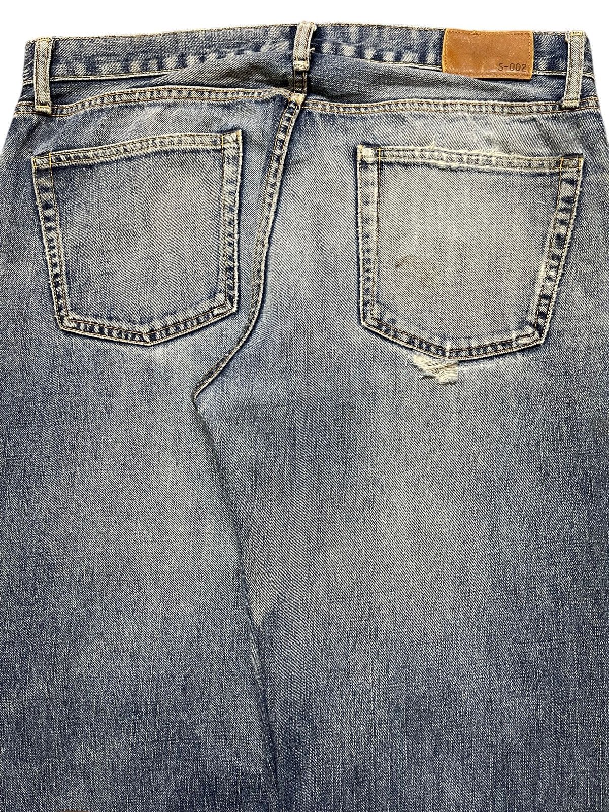 Uniqlo Vintage Uniqlo Blue Faded Wash Distressed Destroy Baggy Jean Size US 36 / EU 52 - 6 Thumbnail