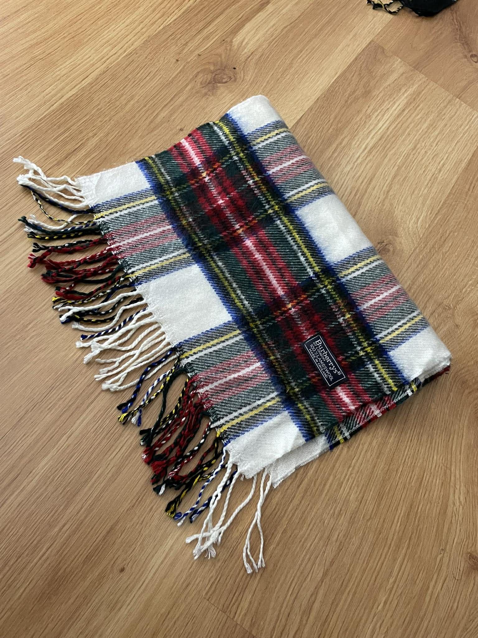 Burberry burberrys vintage scarf 80/90's lambwool Size ONE SIZE - 1 Thumbnail