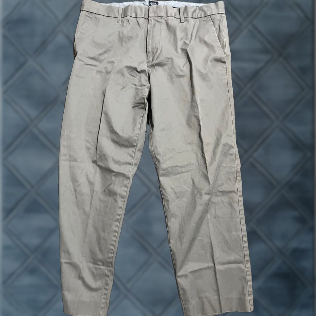Gap Gap Khakis Tailored Men’s Straight Fit Sz 38X30 Gray Flat Front Pants Size US 38 / EU 54 - 1 Thumbnail