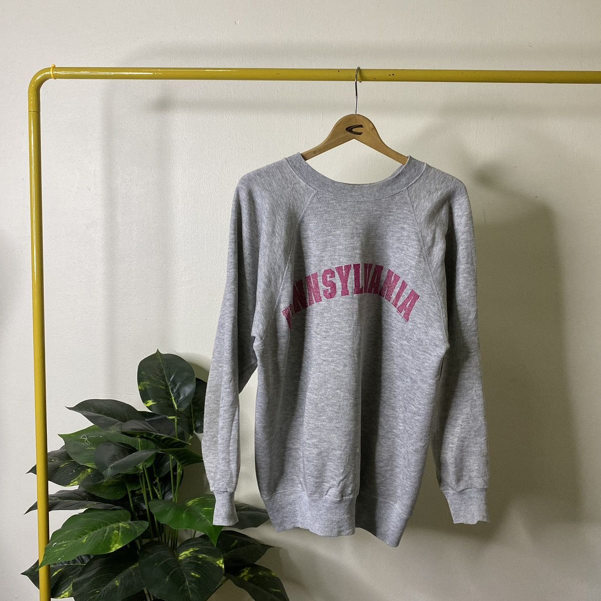 Vintage Vintage 1990s University of Pennsylvania Sweatshirt Size US L / EU 52-54 / 3 - 1 Thumbnail