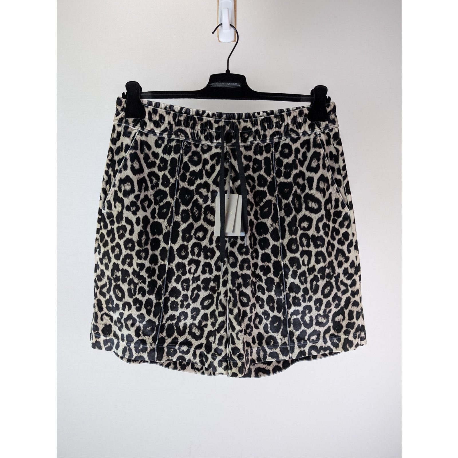 Tom Ford o1rshd1 Leopard-Print Cut and Sewn Knitted Shorts in Black Size US 34 / EU 50 - 2 Thumbnail