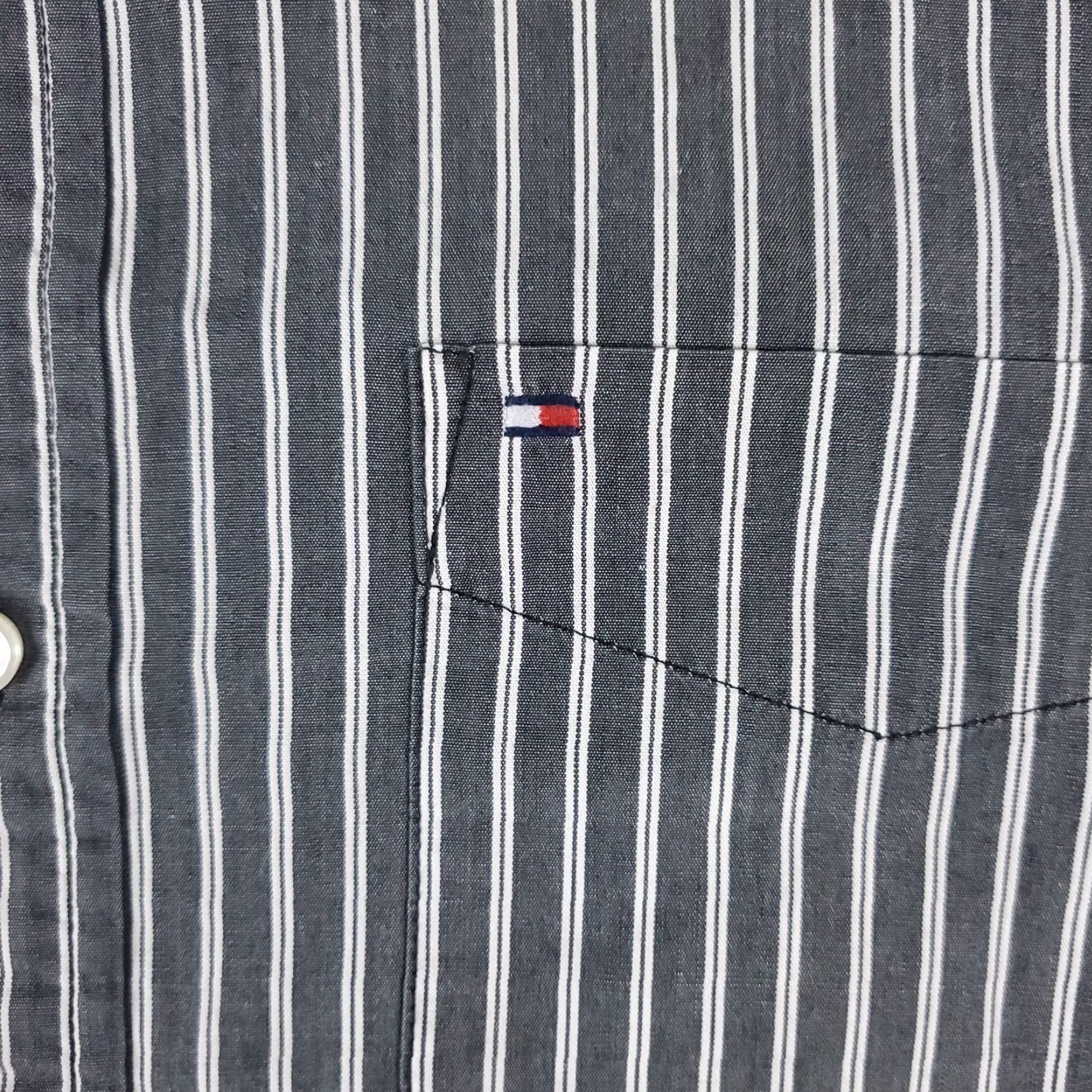 Tommy Hilfiger Tommy Hilfiger Gray Striped Button-Up Shirt Mens Medium Long Sleeve Casual Modern Preppy Size US M / EU 48-50 / 2 - 3 Thumbnail