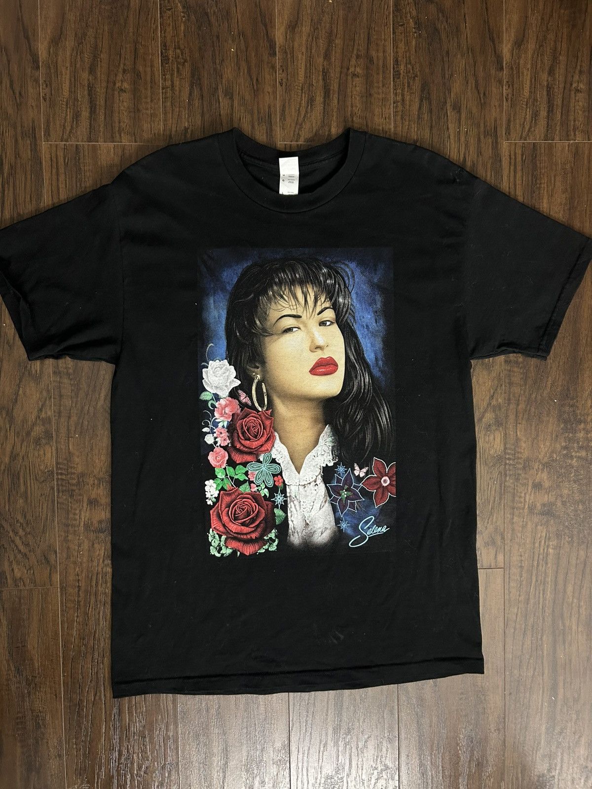 Fruit Of The Loom Selena Quintanilla Graphic Flower Shirt Size L / US 10 / IT 46 - 1 Thumbnail