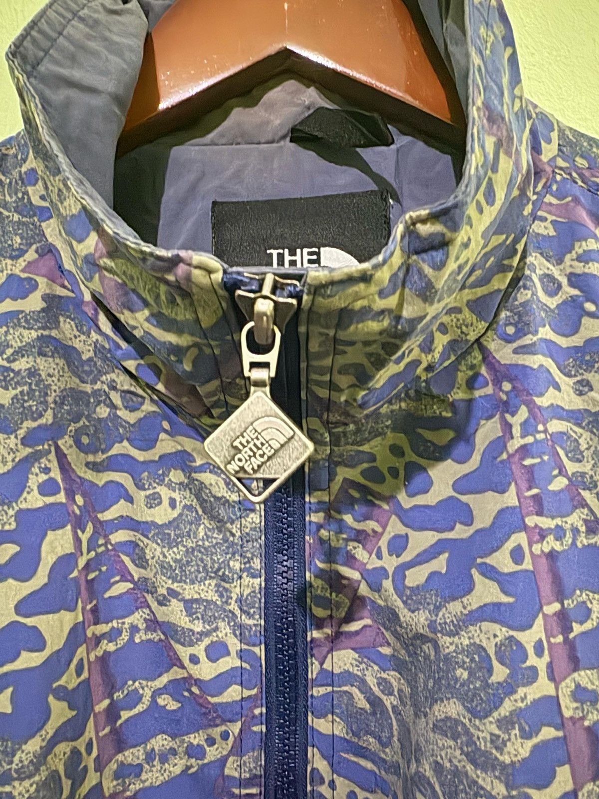 The North Face The North Face Light Jacket Abstract Art Design Size US M / EU 48-50 / 2 - 5 Thumbnail