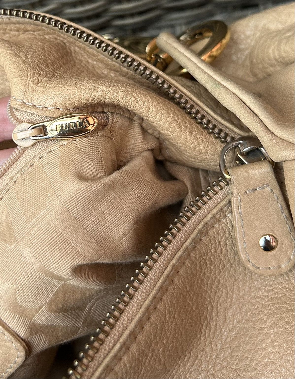 Furla Furla Beige Leather Hobo Shoulder Bag Gold Chain Size ONE SIZE - 12 Thumbnail