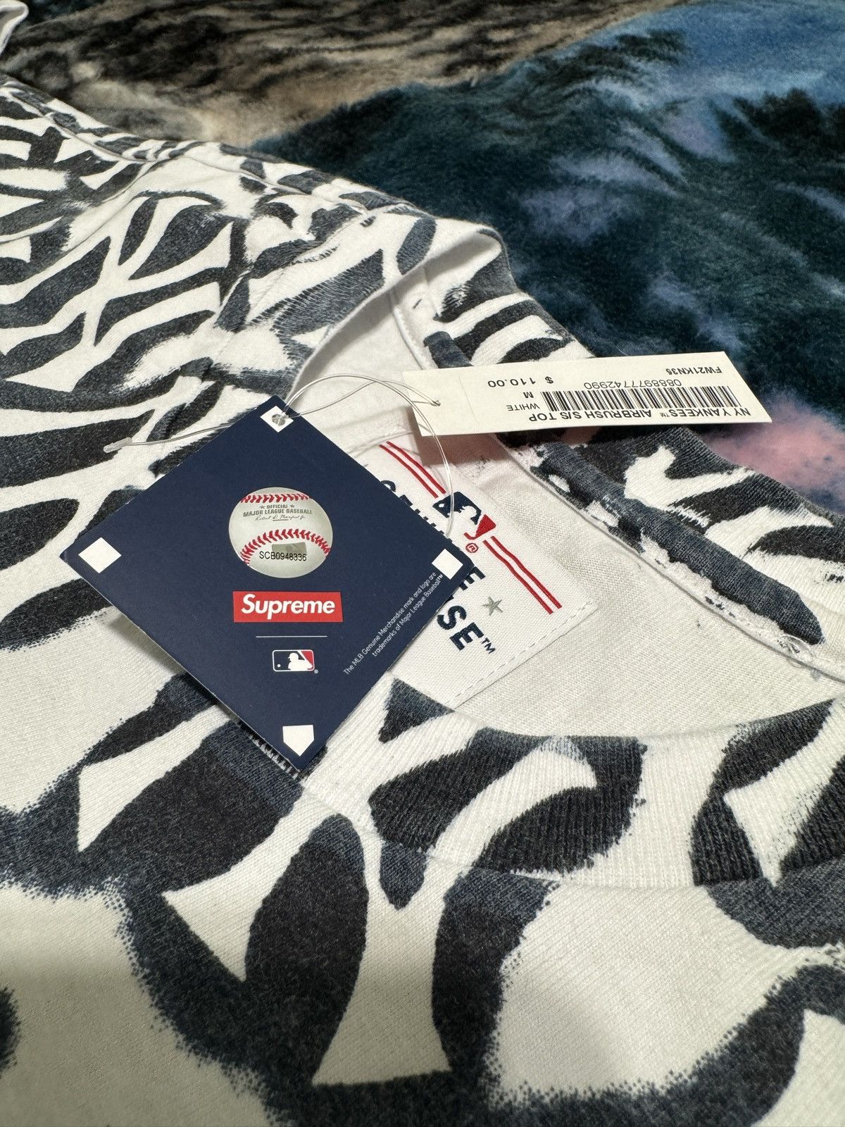 MLB × Supreme Supreme x New York Yankees Airbrush Short-Sleeve Top (WHITE) Size US M / EU 48-50 / 2 - 3 Thumbnail