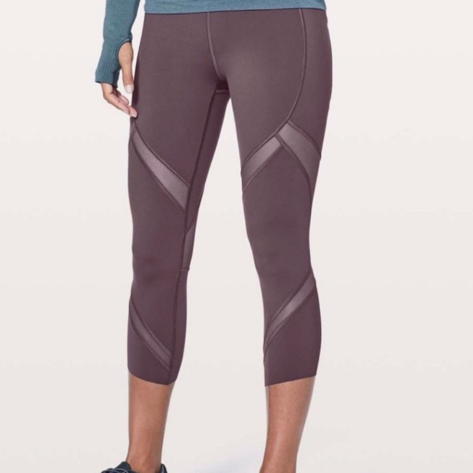 Lululemon lululemon On Pace Crop 21” Leggings in Vintage Grape Size 4 Size 27" / US 4 / IT 40 - 1 Thumbnail