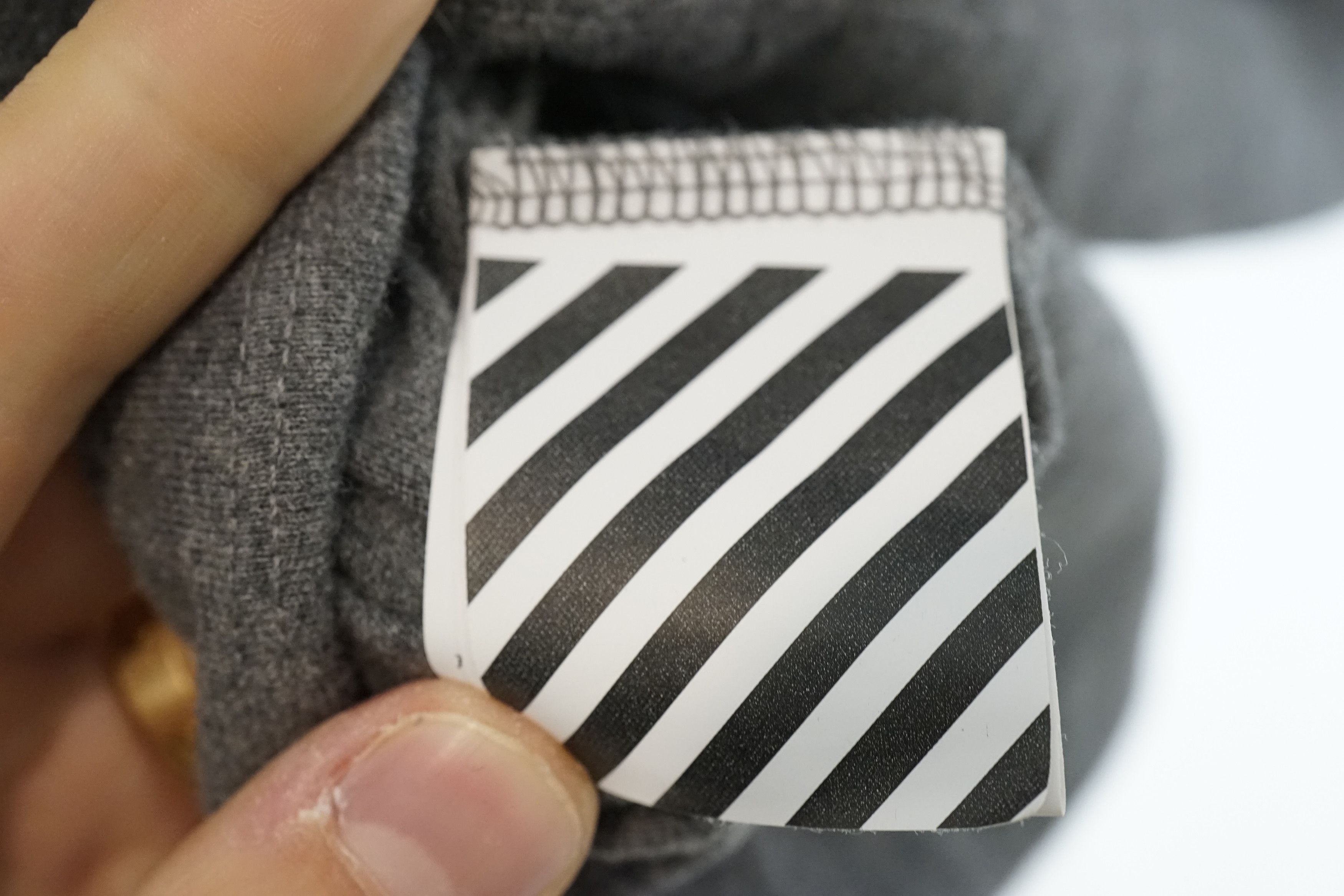 Off-White OFF-WHITE - Grey Wavy Line S/S T-Shirt / XXS Size US XXS / EU 40 - 9 Thumbnail