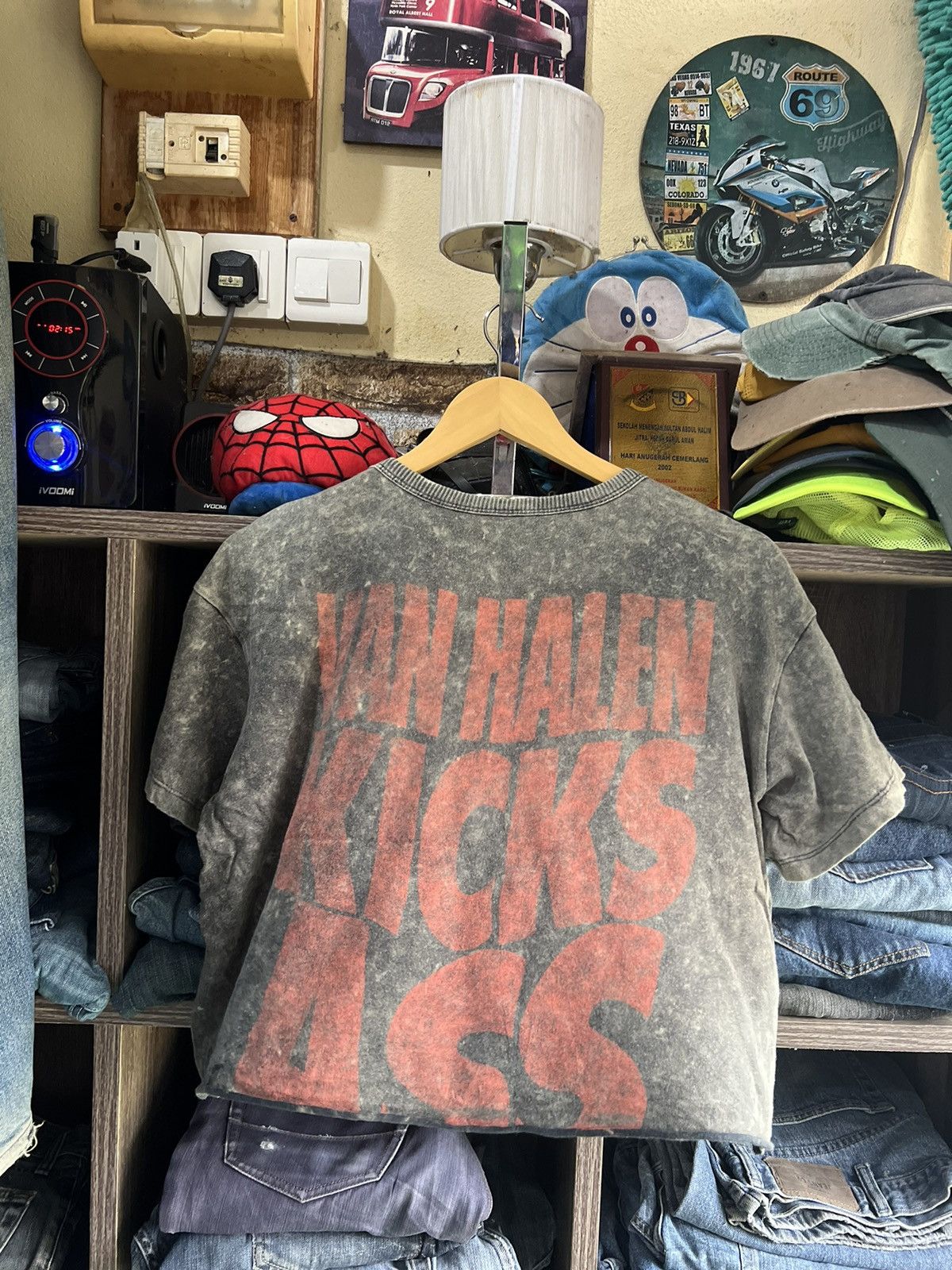 American Eagle Outfitters 🔥American Eagle Outfitters Van Halen Kick Ass Cropped Tees Size US M / EU 48-50 / 2 - 3 Thumbnail
