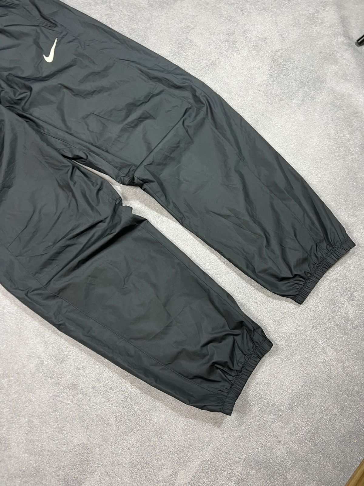 Nike 🖤 OOs Nike Vintage Manchester United Nylon Baggy Drill Pants Size US 36 / EU 52 - 5 Thumbnail